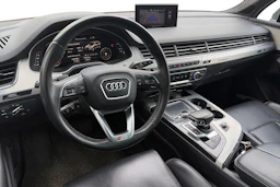 musta Audi Q7 2016 kuva 3.