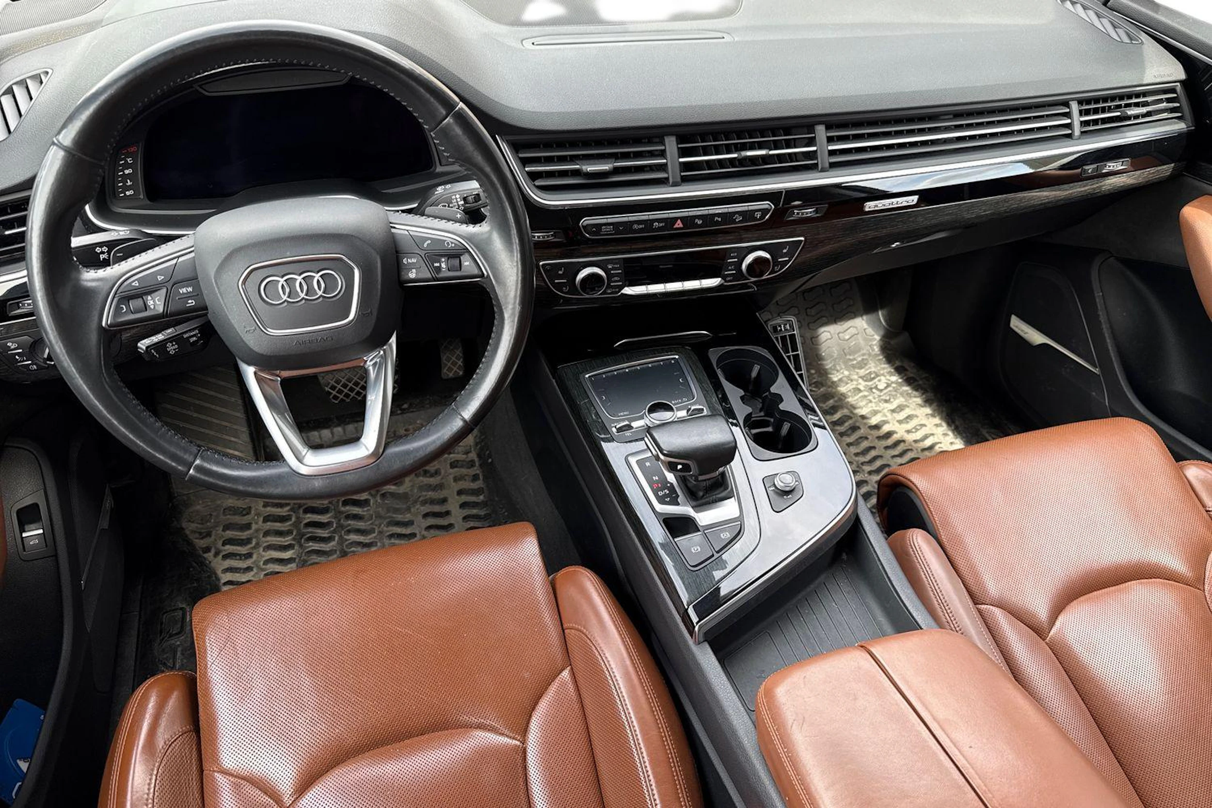 musta Audi Q7 2016 kuva 3.