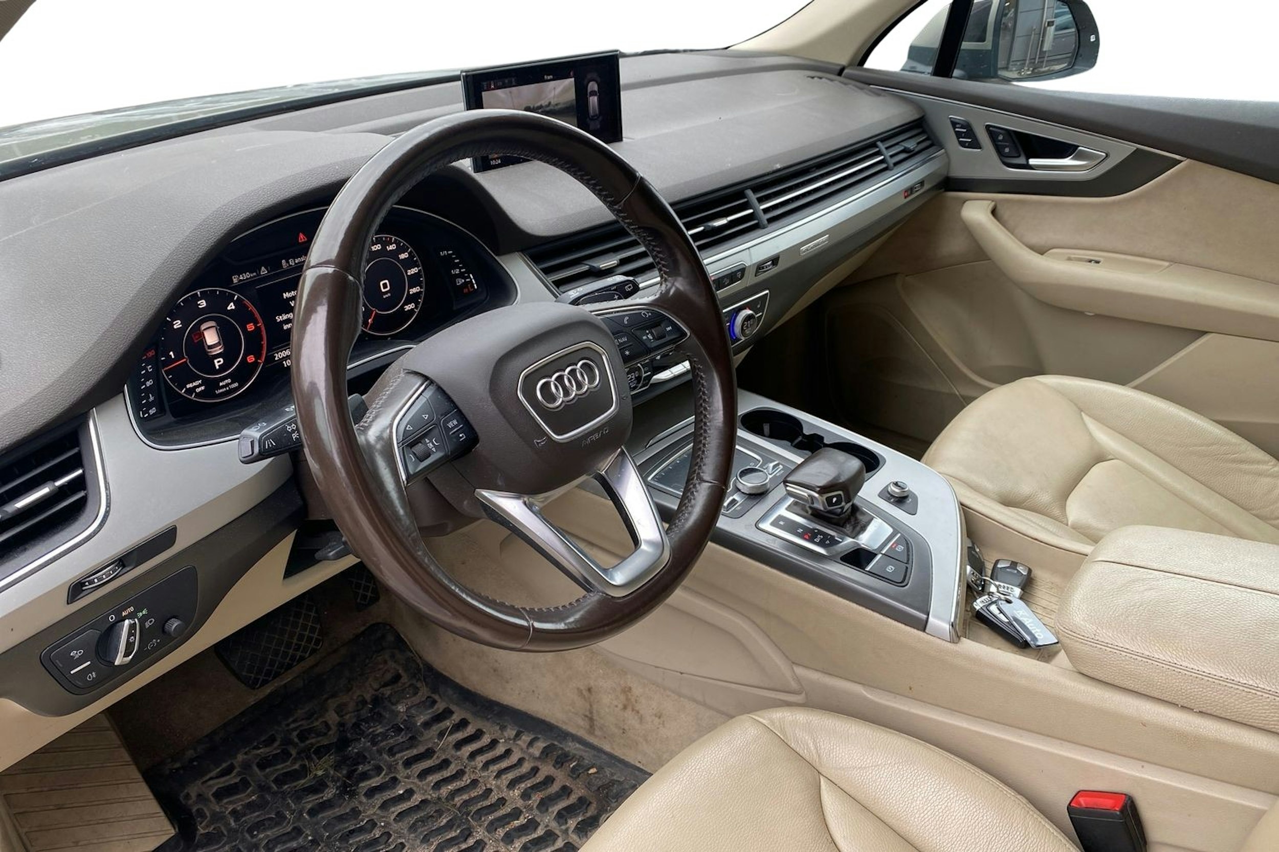 ruskea (beige) Audi Q7 2016 kuva 3.