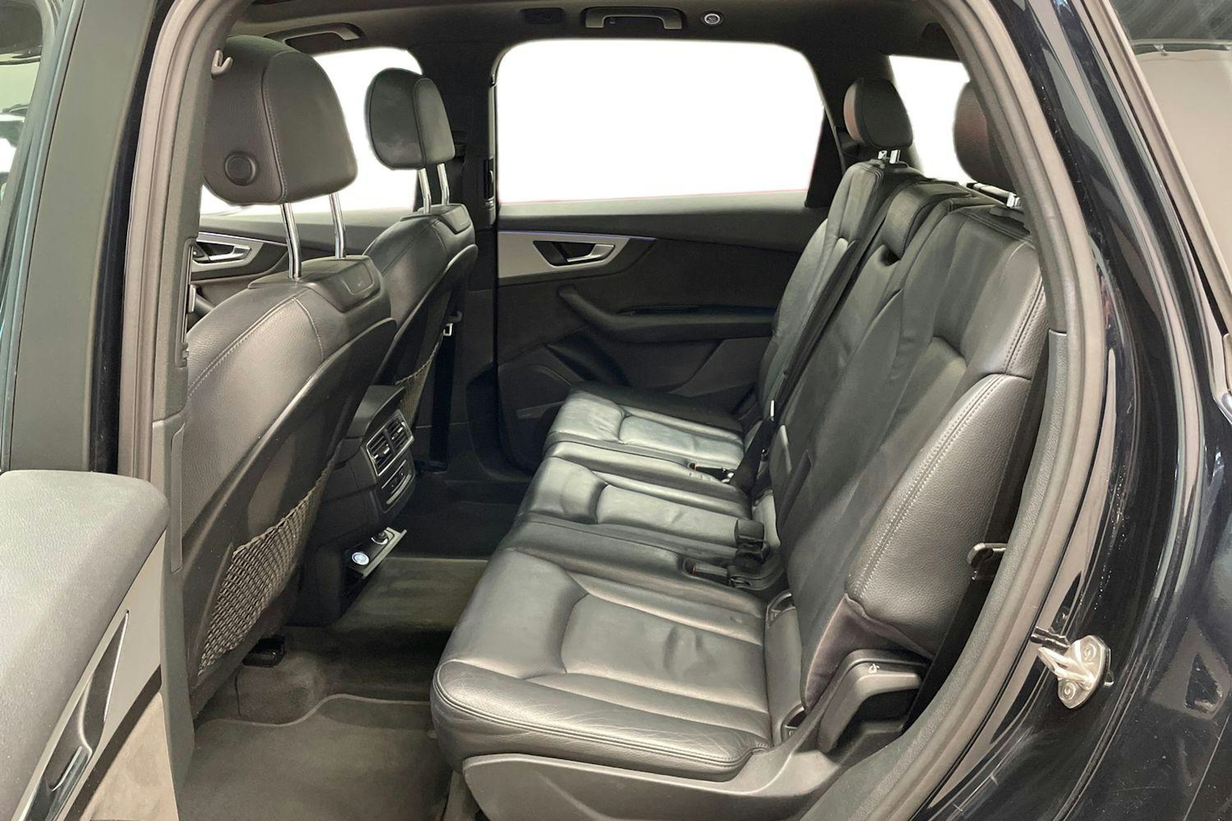 Sininen Audi Q7 2017 kuva 8.