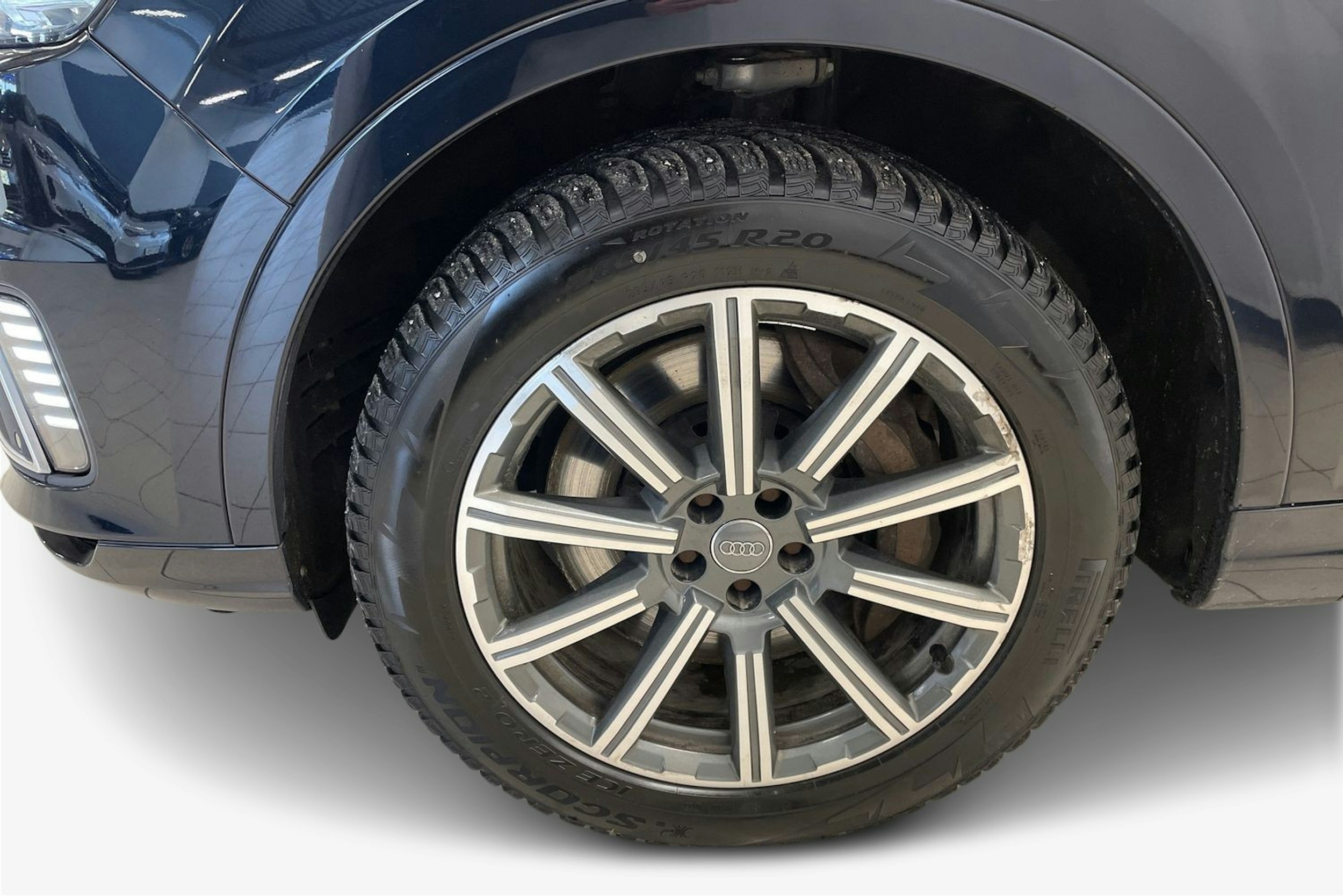 Sininen Audi Q7 2017 kuva 9.