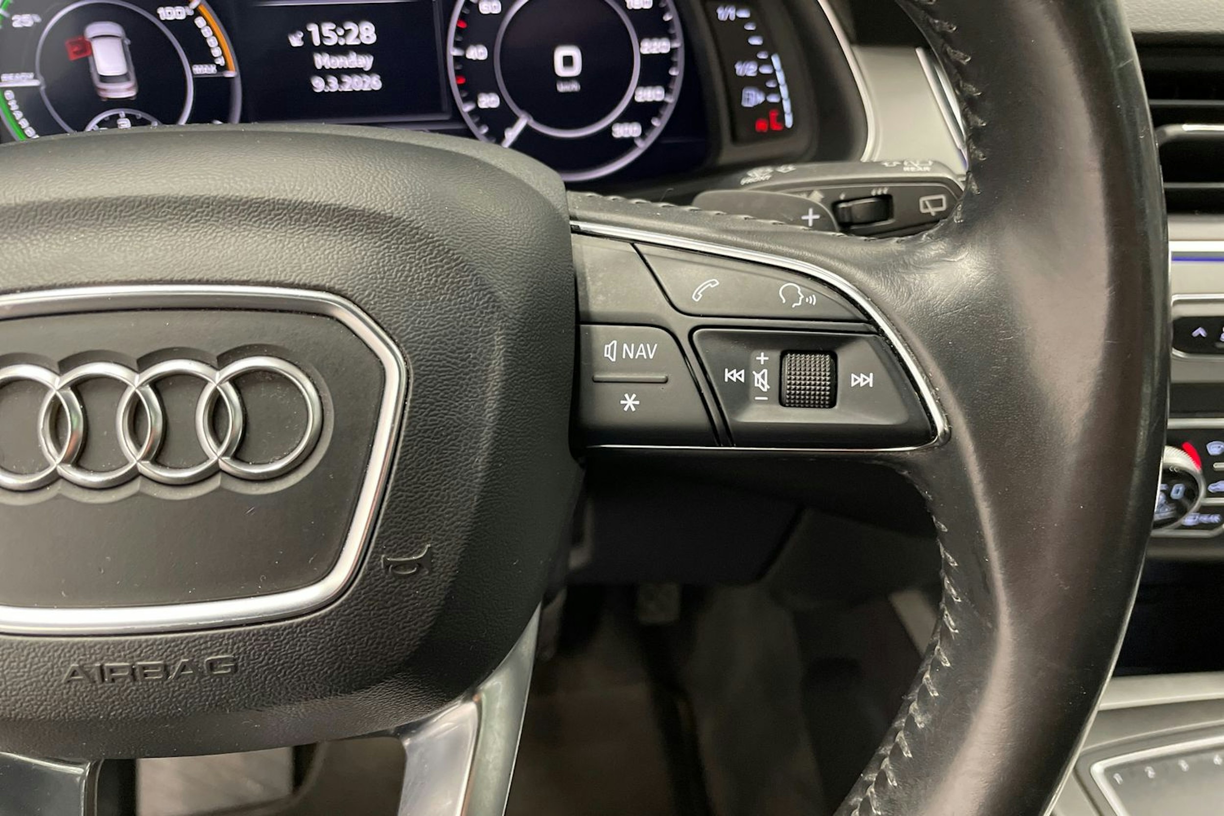 Sininen Audi Q7 2017 kuva 12.