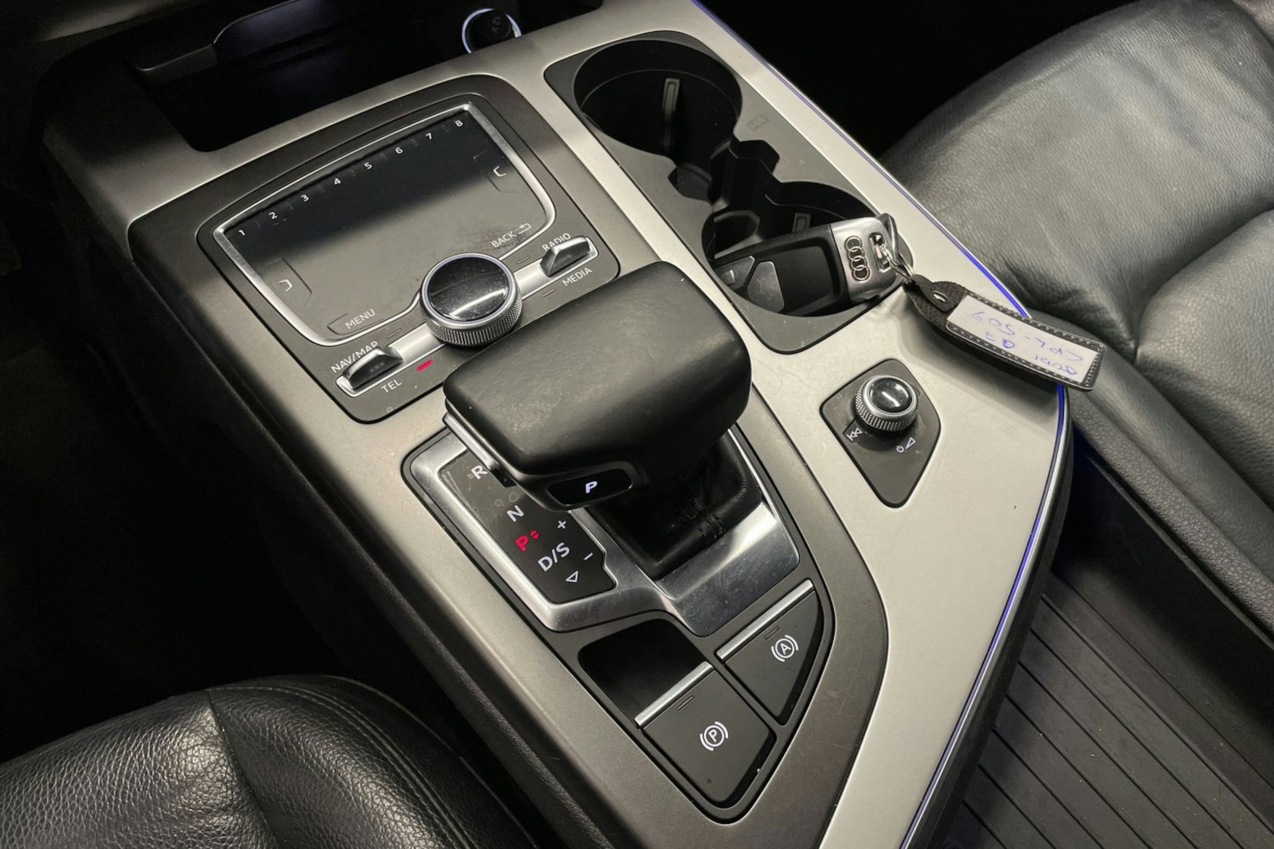 Sininen Audi Q7 2017 kuva 14.