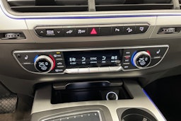 Sininen Audi Q7 2017 kuva 15.