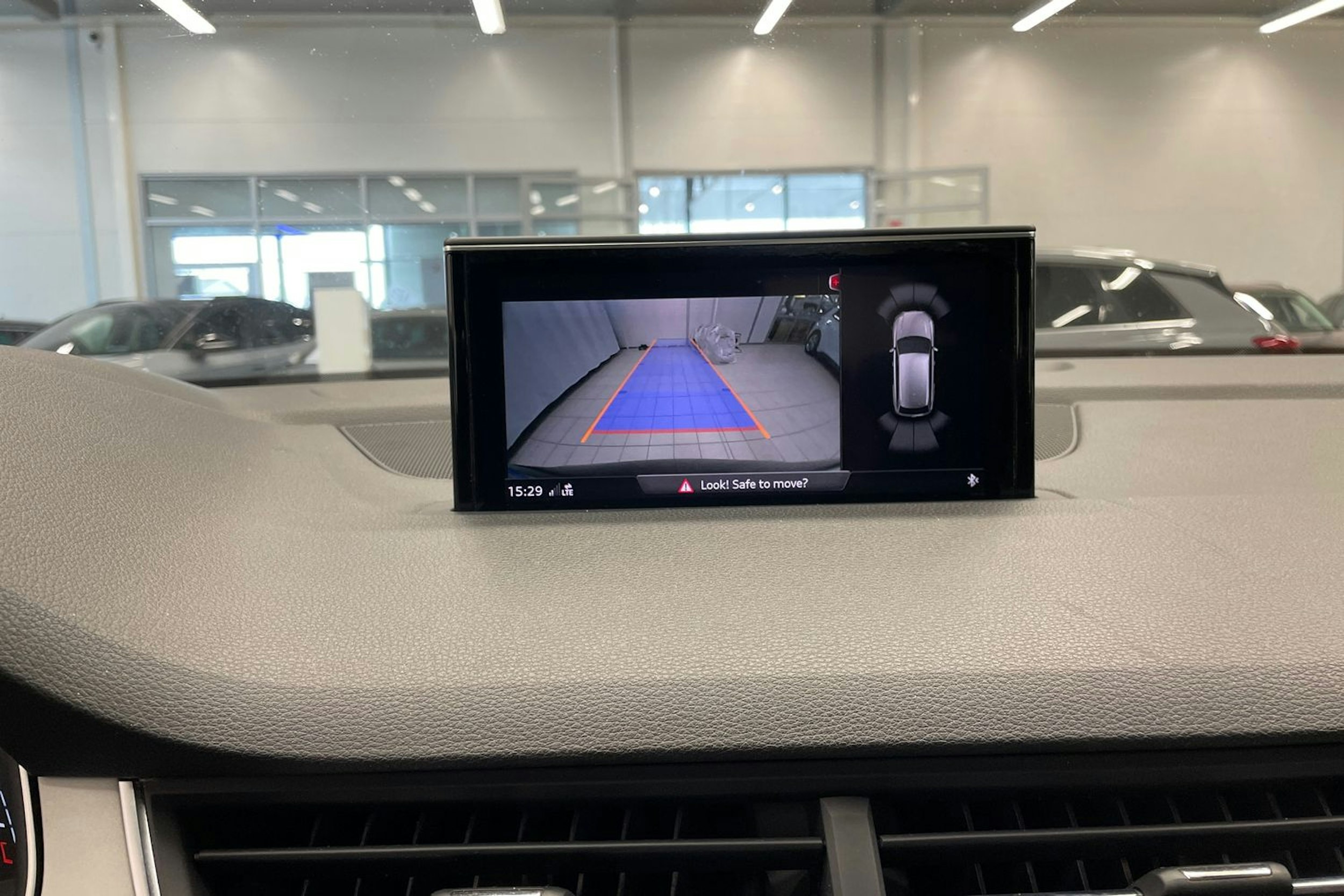 Sininen Audi Q7 2017 kuva 16.