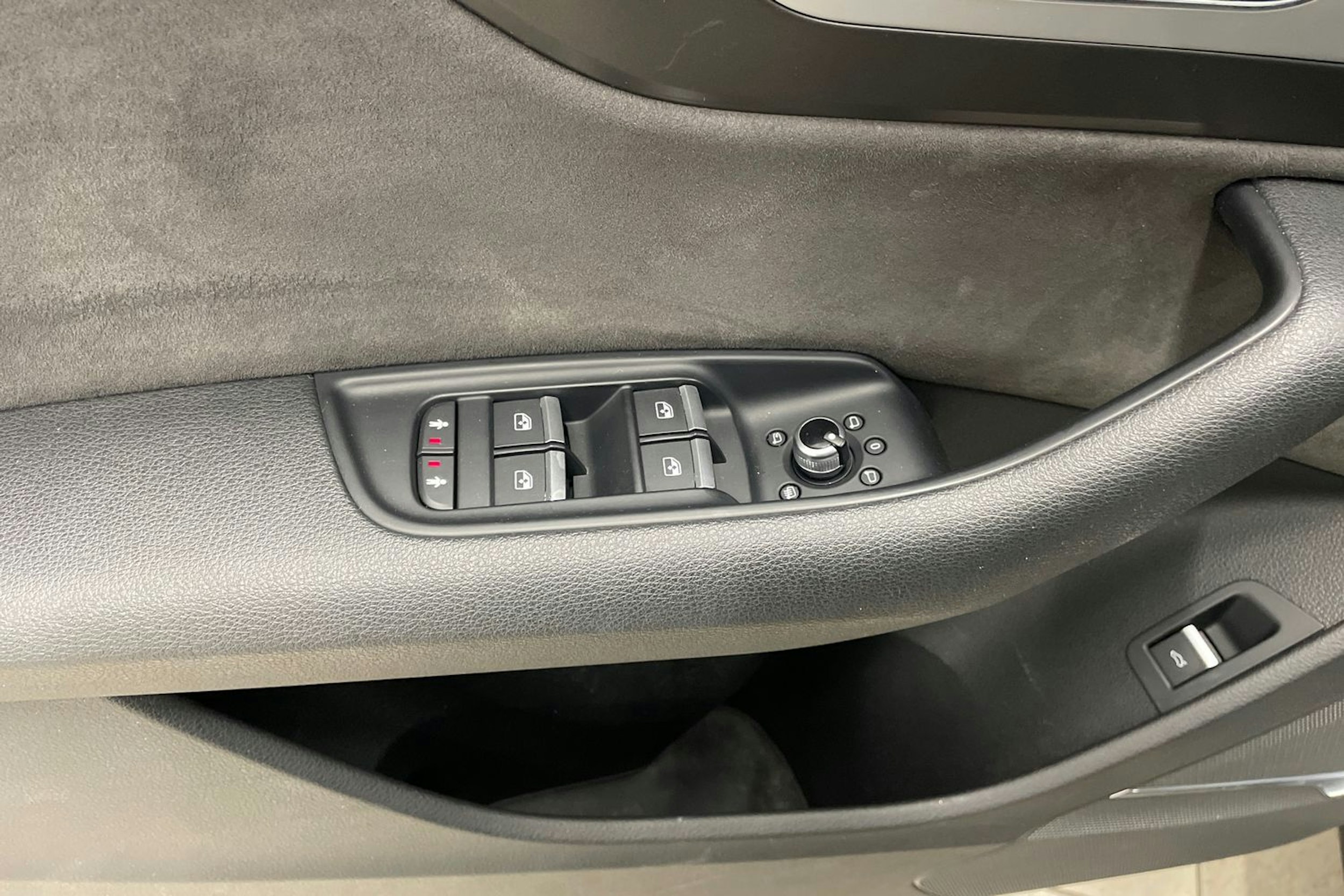 Sininen Audi Q7 2017 kuva 19.