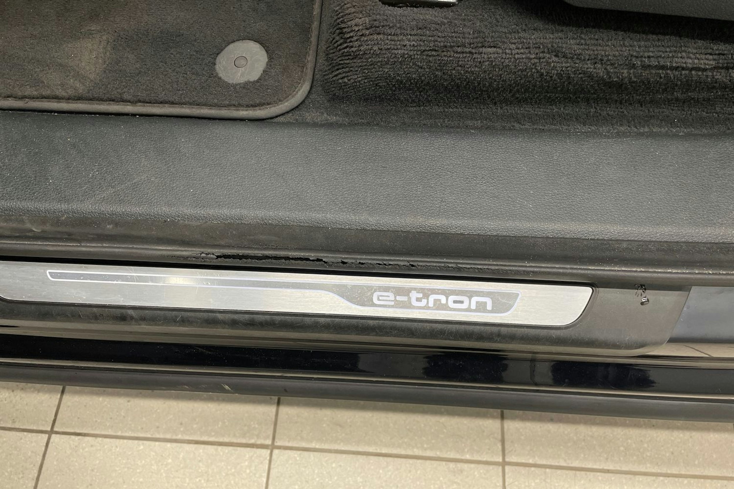 Sininen Audi Q7 2017 kuva 21.