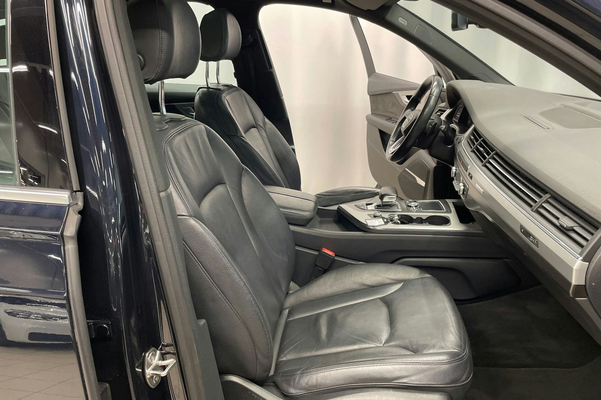 Sininen Audi Q7 2017 kuva 25.