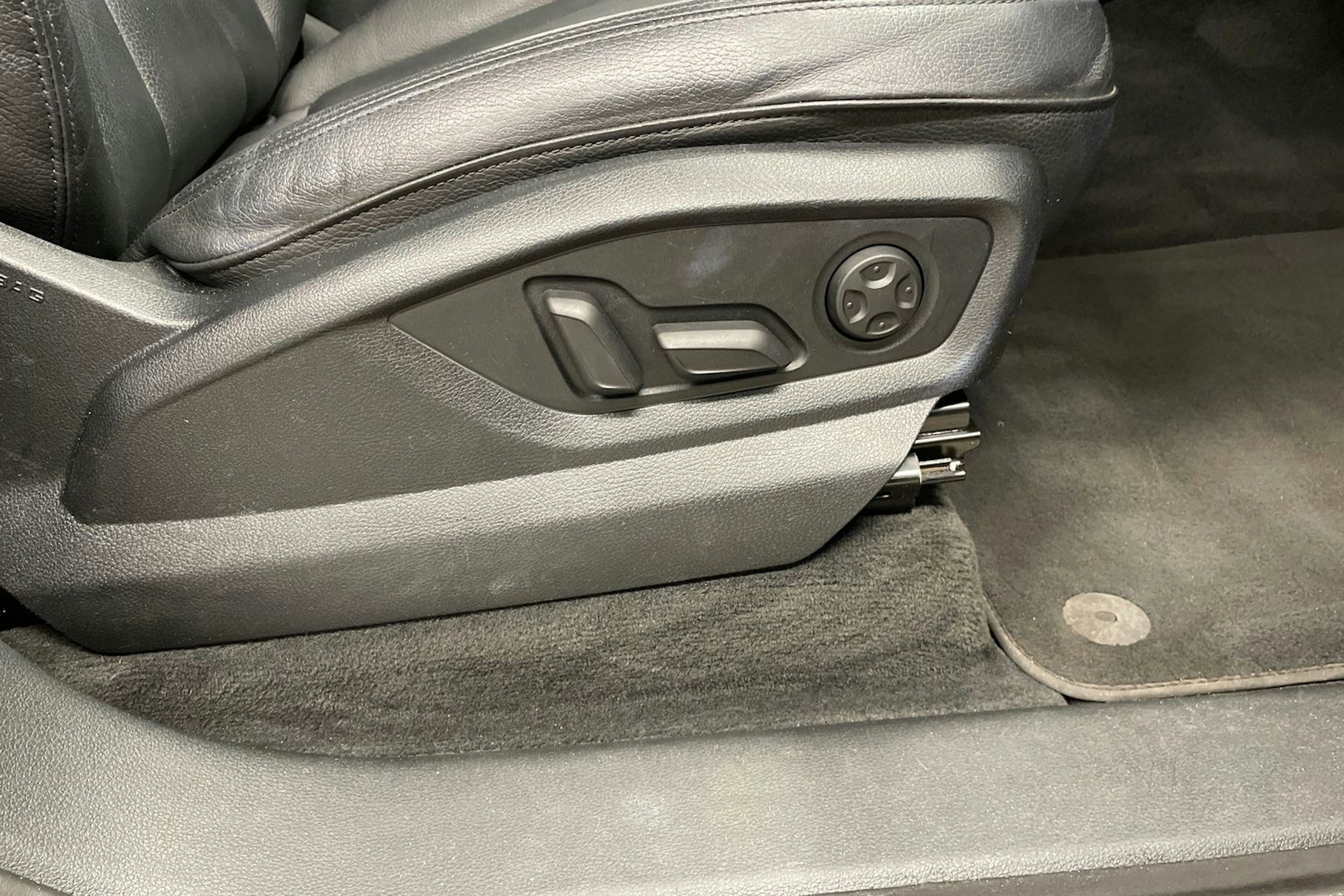 Sininen Audi Q7 2017 kuva 26.