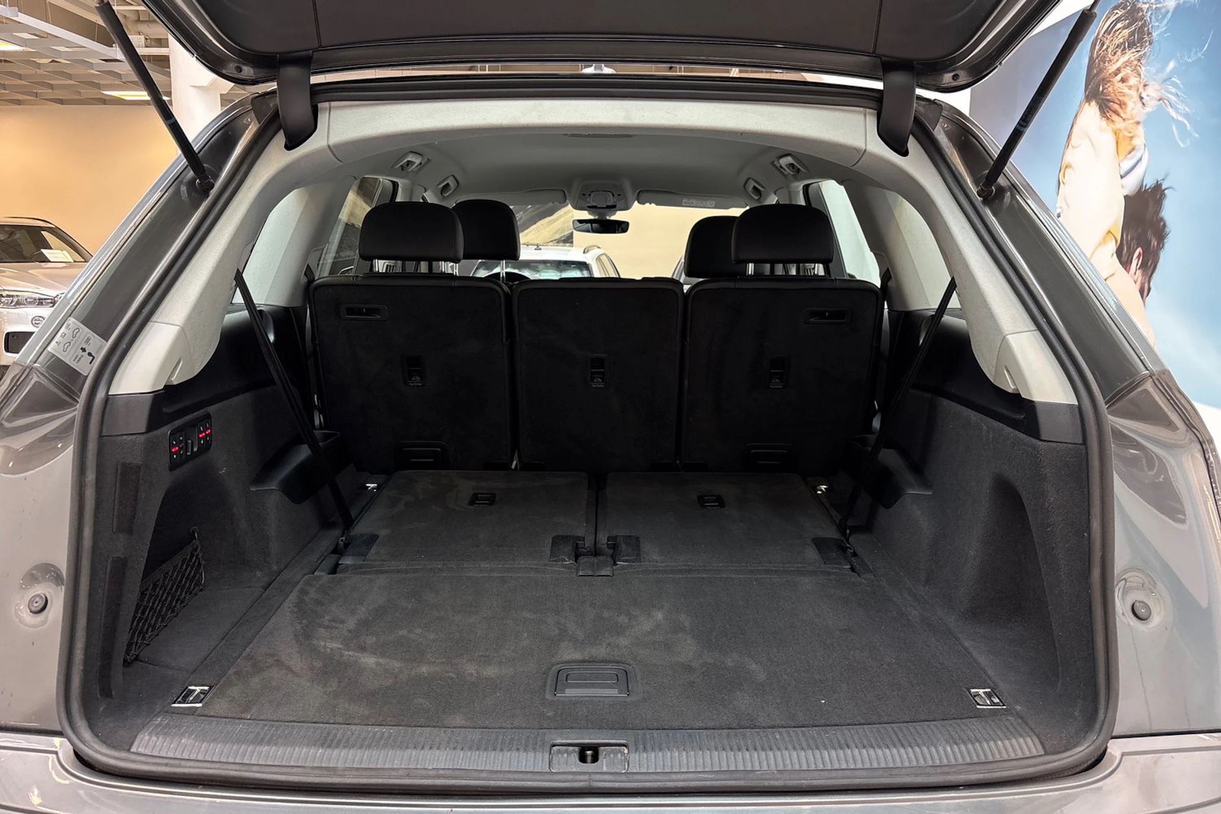 harmaa Audi Q7 2016 kuva 12.