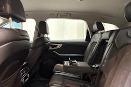 harmaa Audi Q7 2016 kuva 16.