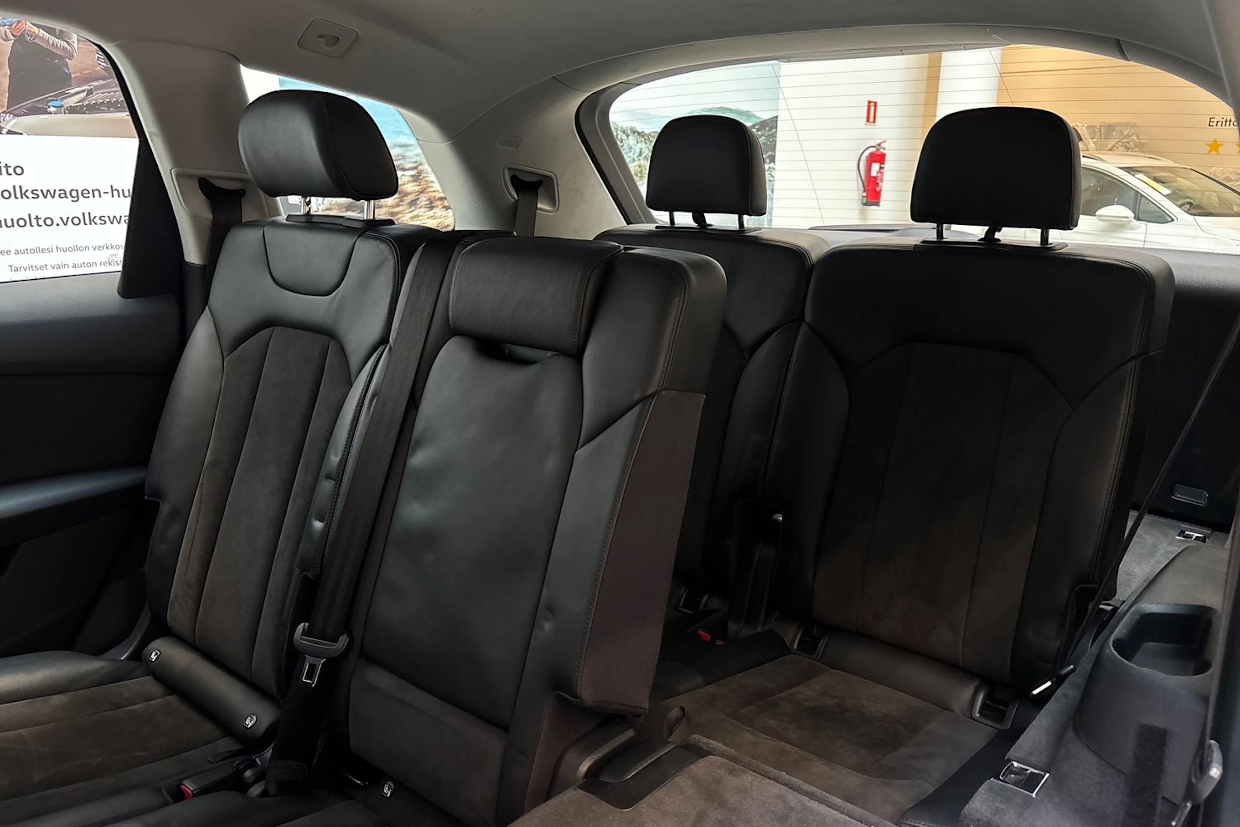 harmaa Audi Q7 2016 kuva 17.
