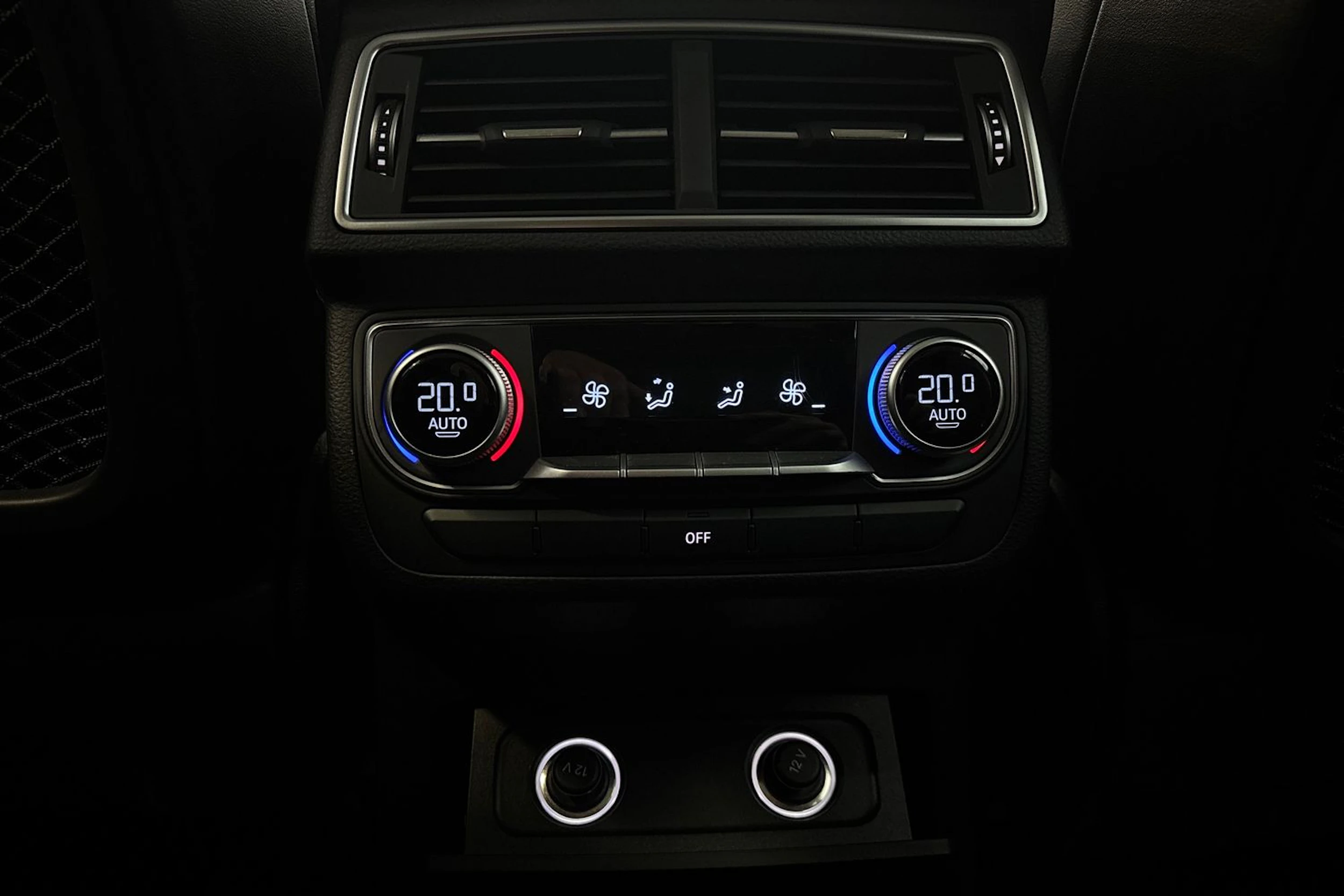 harmaa Audi Q7 2016 kuva 18.