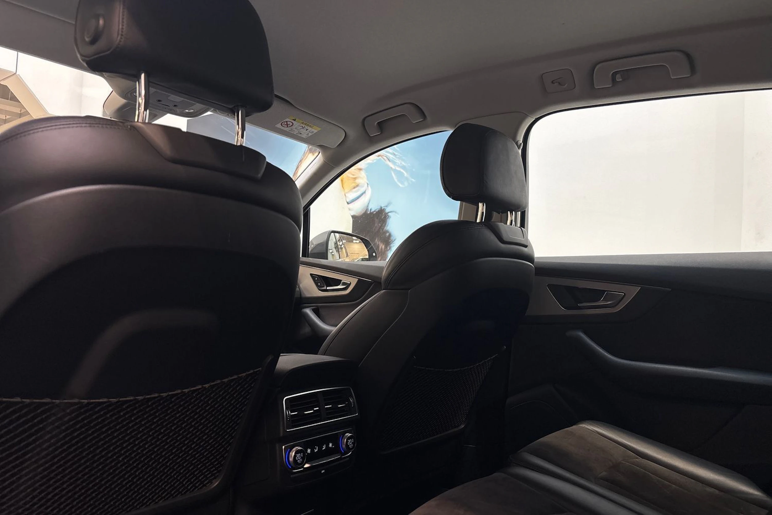 harmaa Audi Q7 2016 kuva 19.