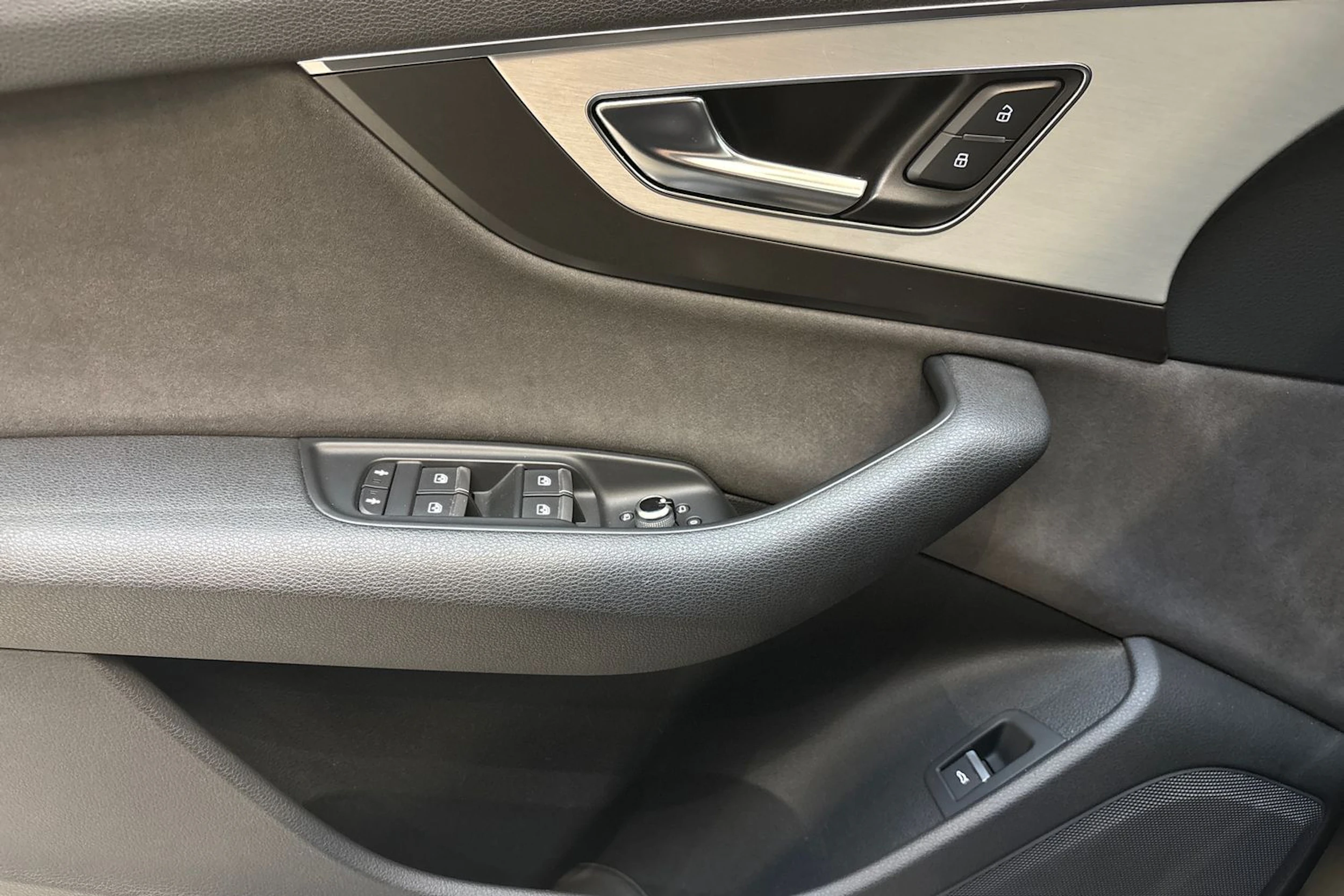 harmaa Audi Q7 2016 kuva 20.