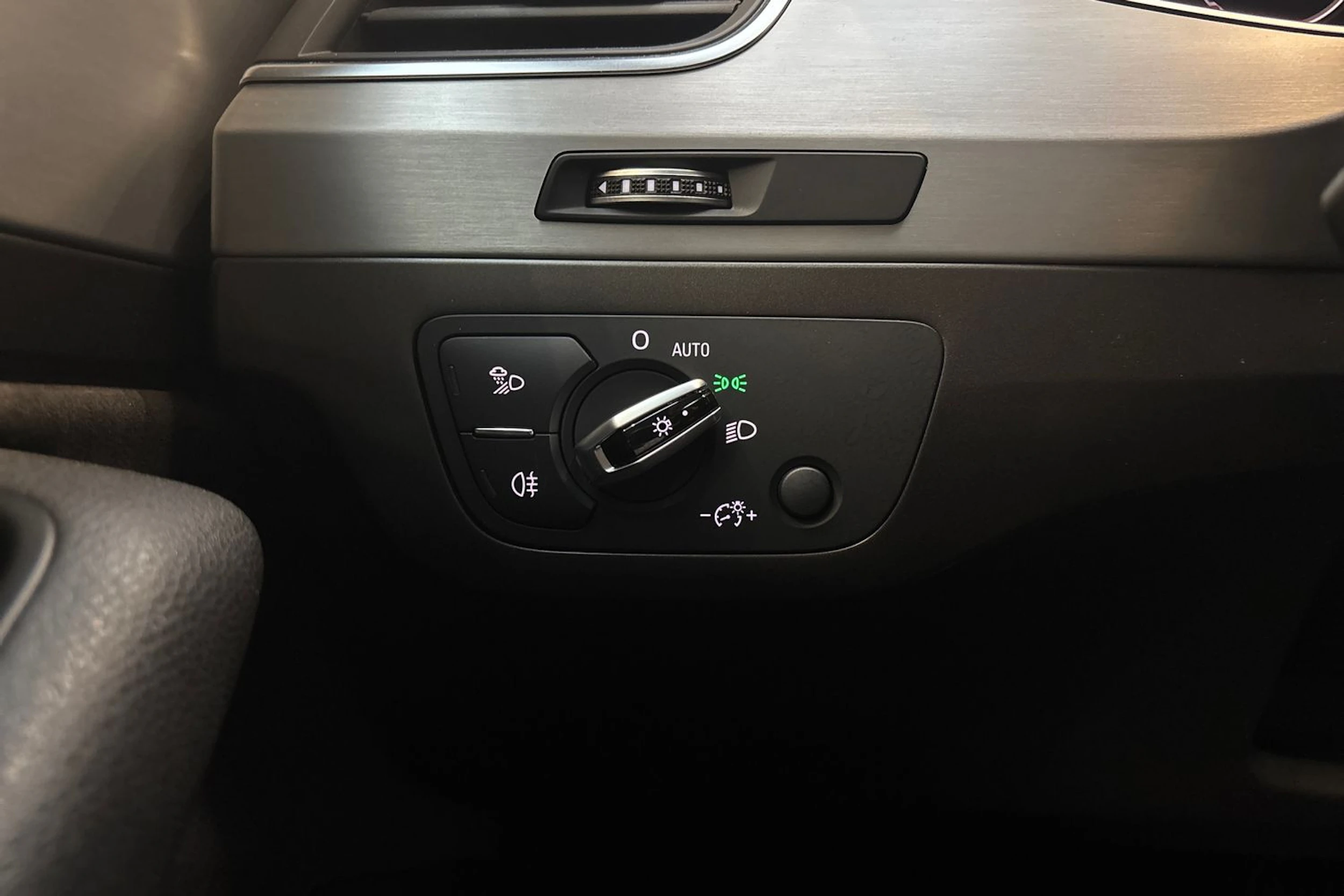 harmaa Audi Q7 2016 kuva 21.