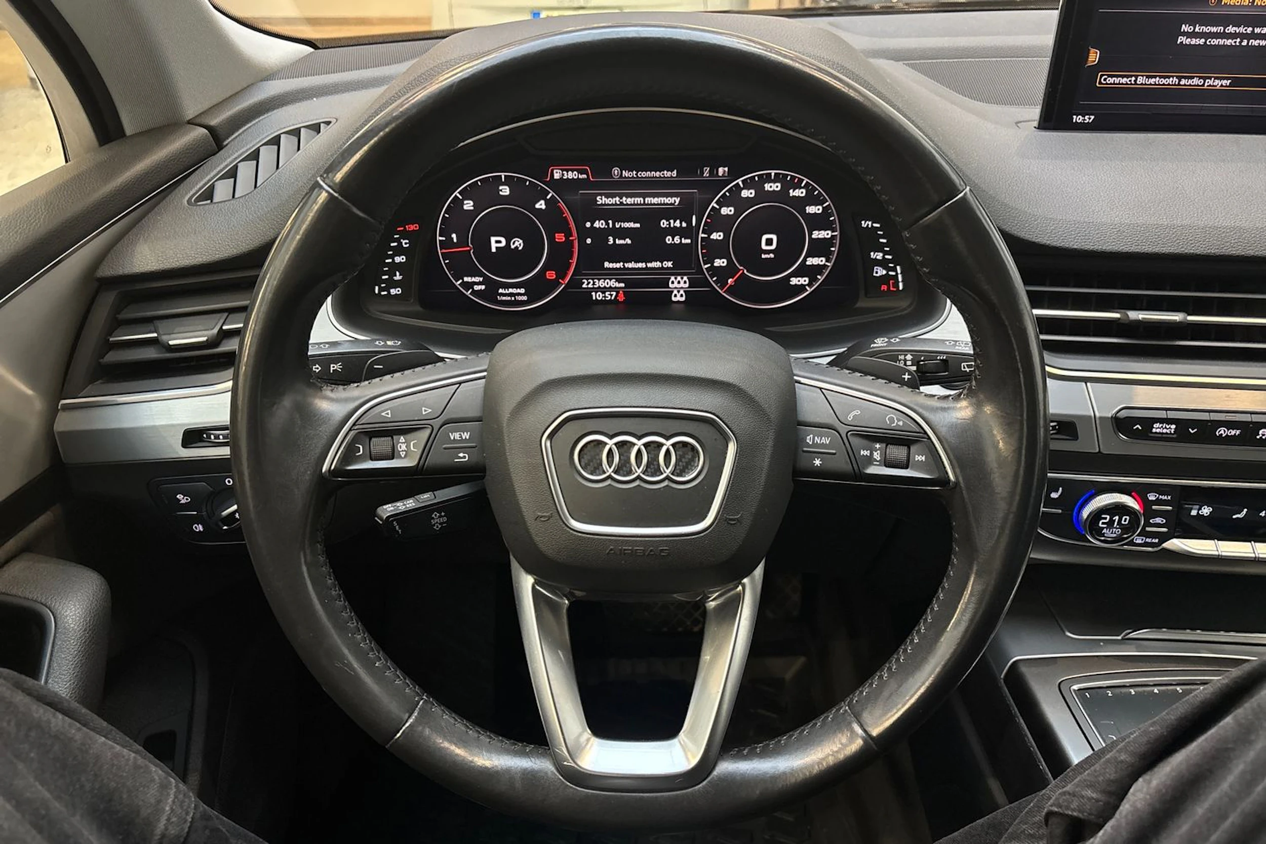harmaa Audi Q7 2016 kuva 23.