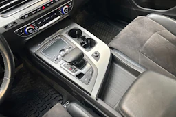 harmaa Audi Q7 2016 kuva 28.