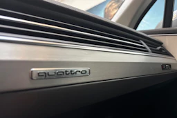harmaa Audi Q7 2016 kuva 29.