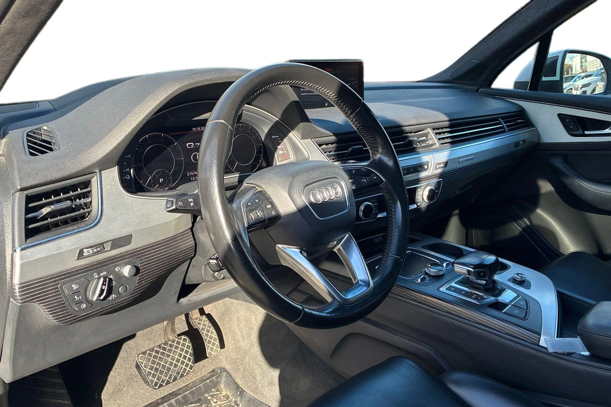 valkoinen Audi Q7 2016 kuva 3.