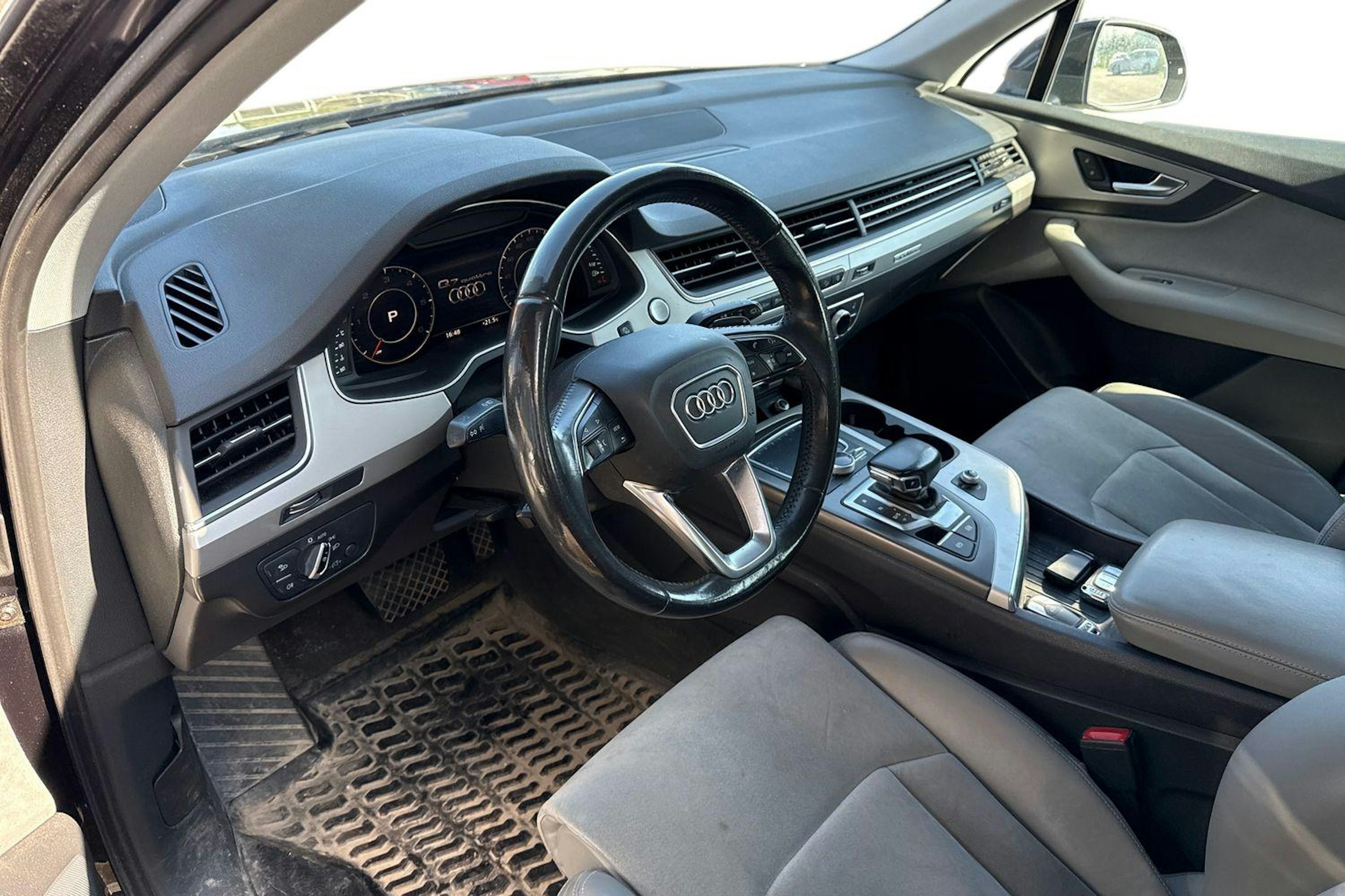 musta Audi Q7 2016 kuva 3.