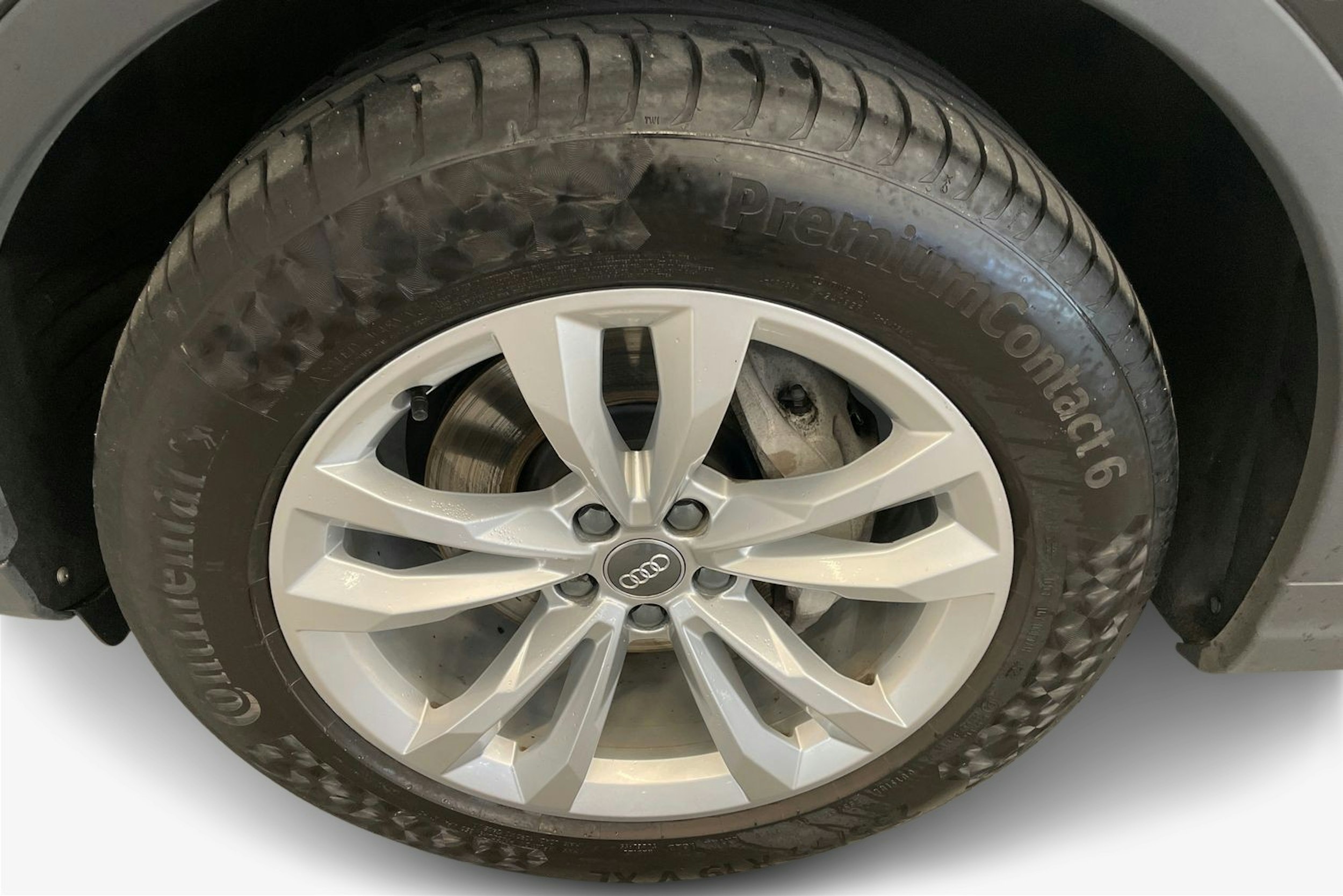 Musta Audi Q7 2016 kuva 11.