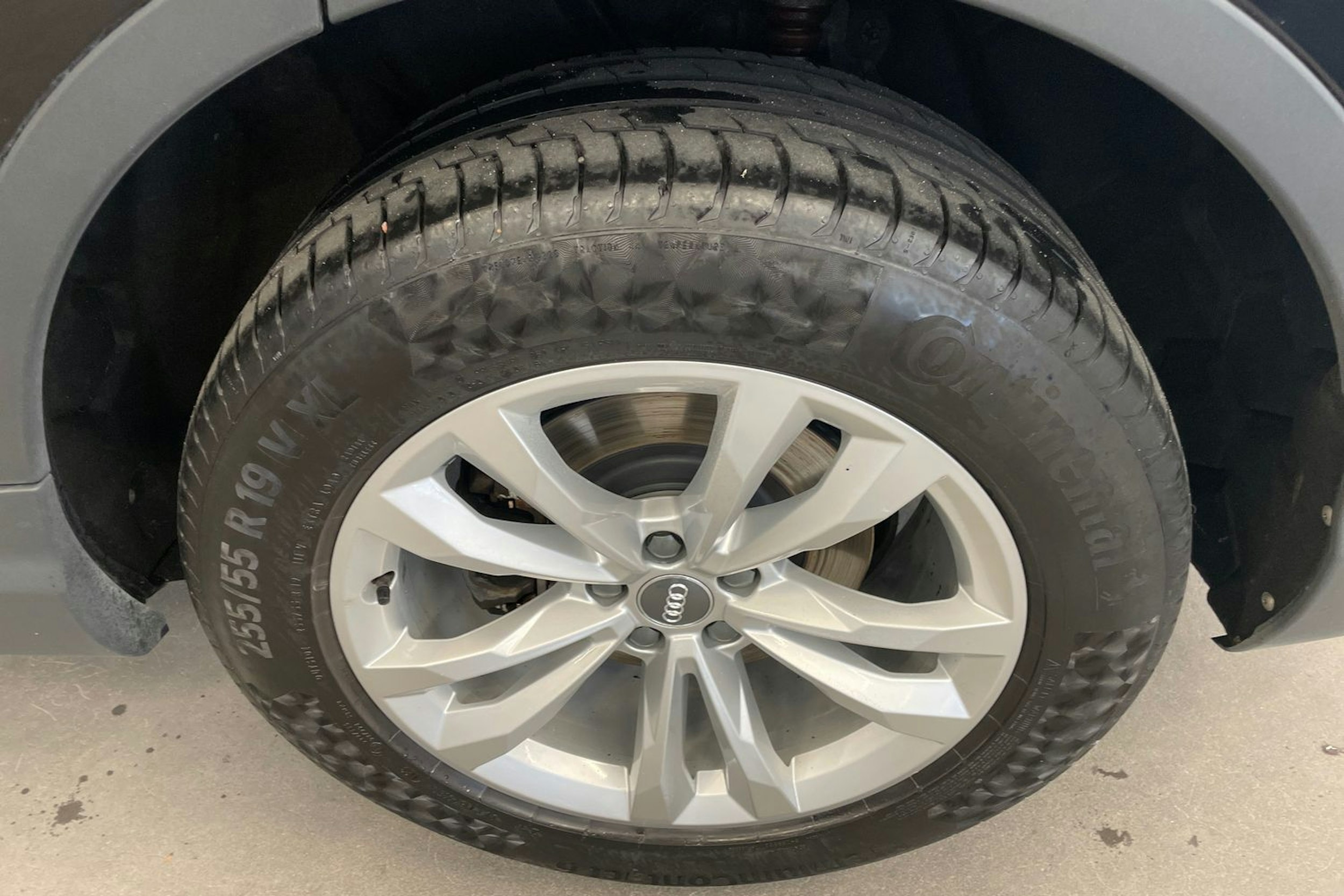 Musta Audi Q7 2016 kuva 13.