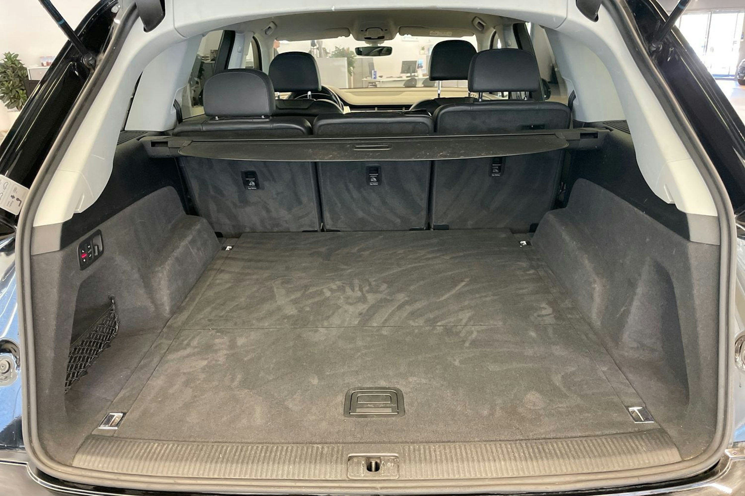 Musta Audi Q7 2016 kuva 14.