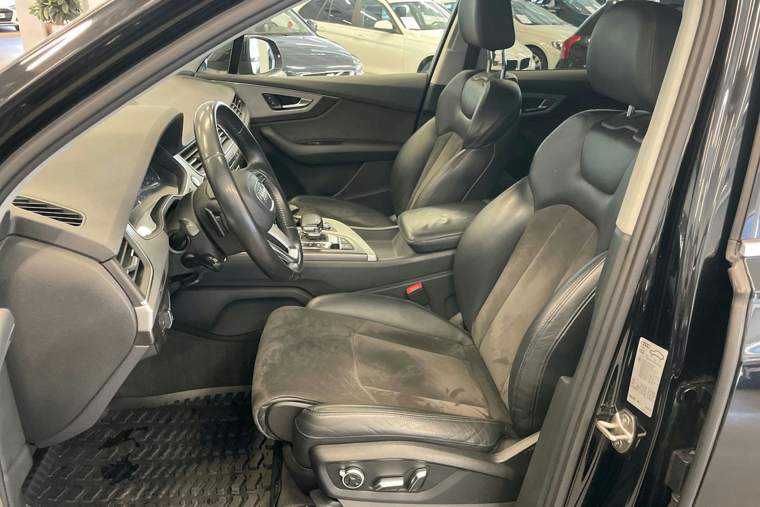 Musta Audi Q7 2016 kuva 17.