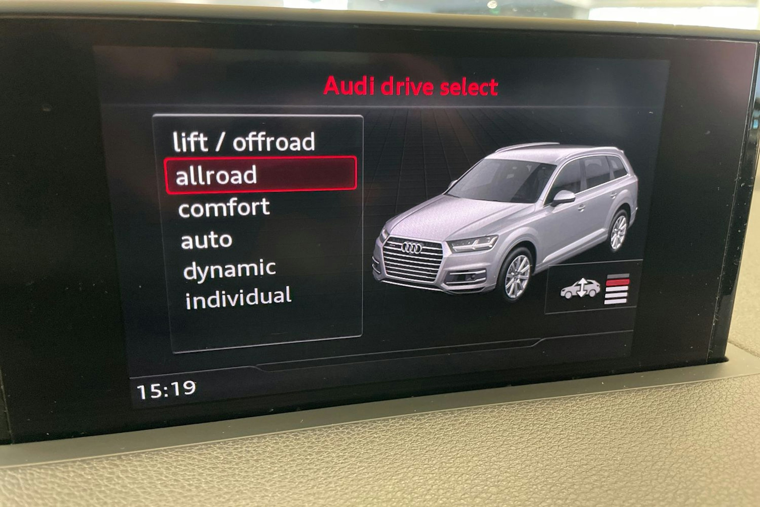 Musta Audi Q7 2016 kuva 28.