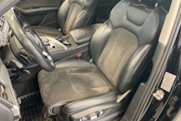 Musta Audi Q7 2016 kuva 30.