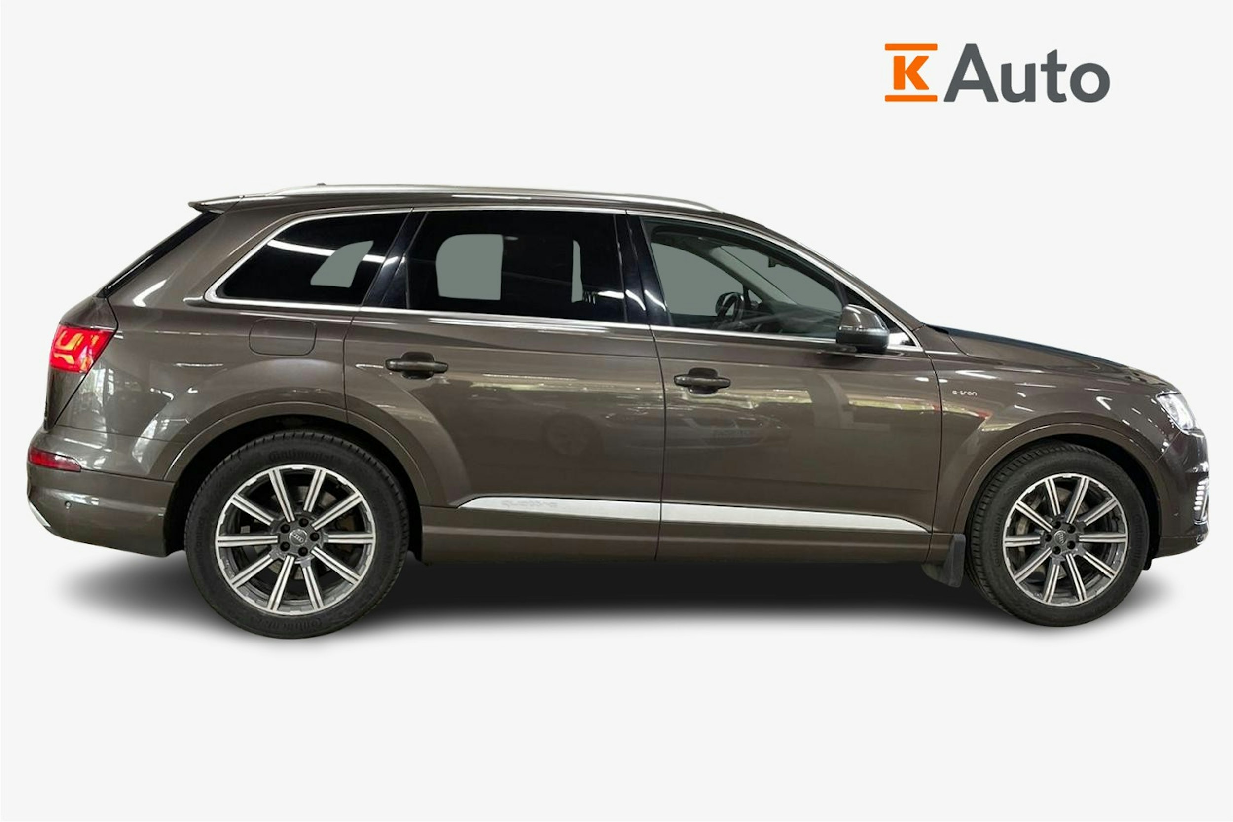Ruskea (beige) Audi Q7 2016 kuva 6.