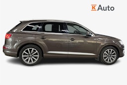 Ruskea (beige) Audi Q7 2016 kuva 6.