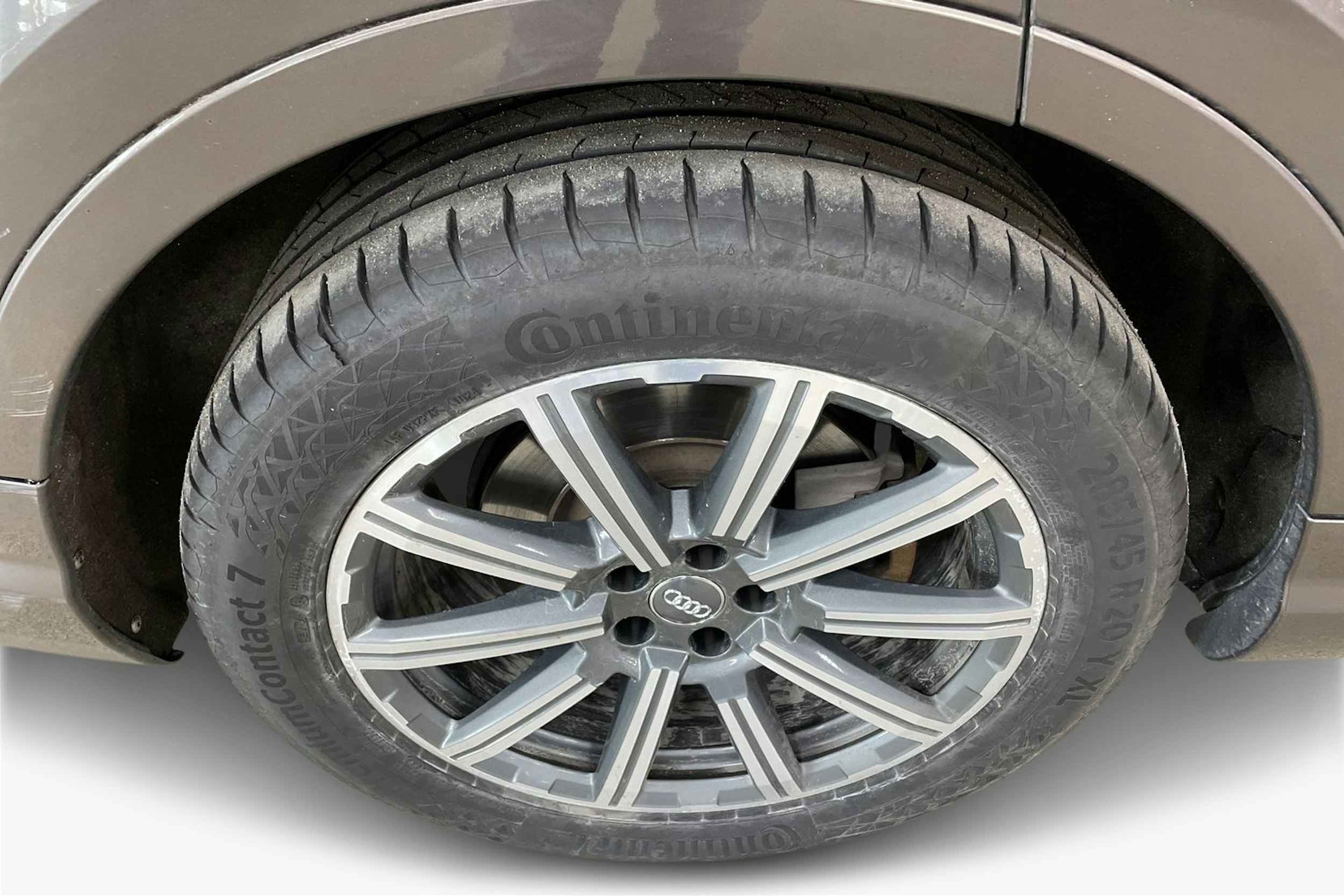 Ruskea (beige) Audi Q7 2016 kuva 11.