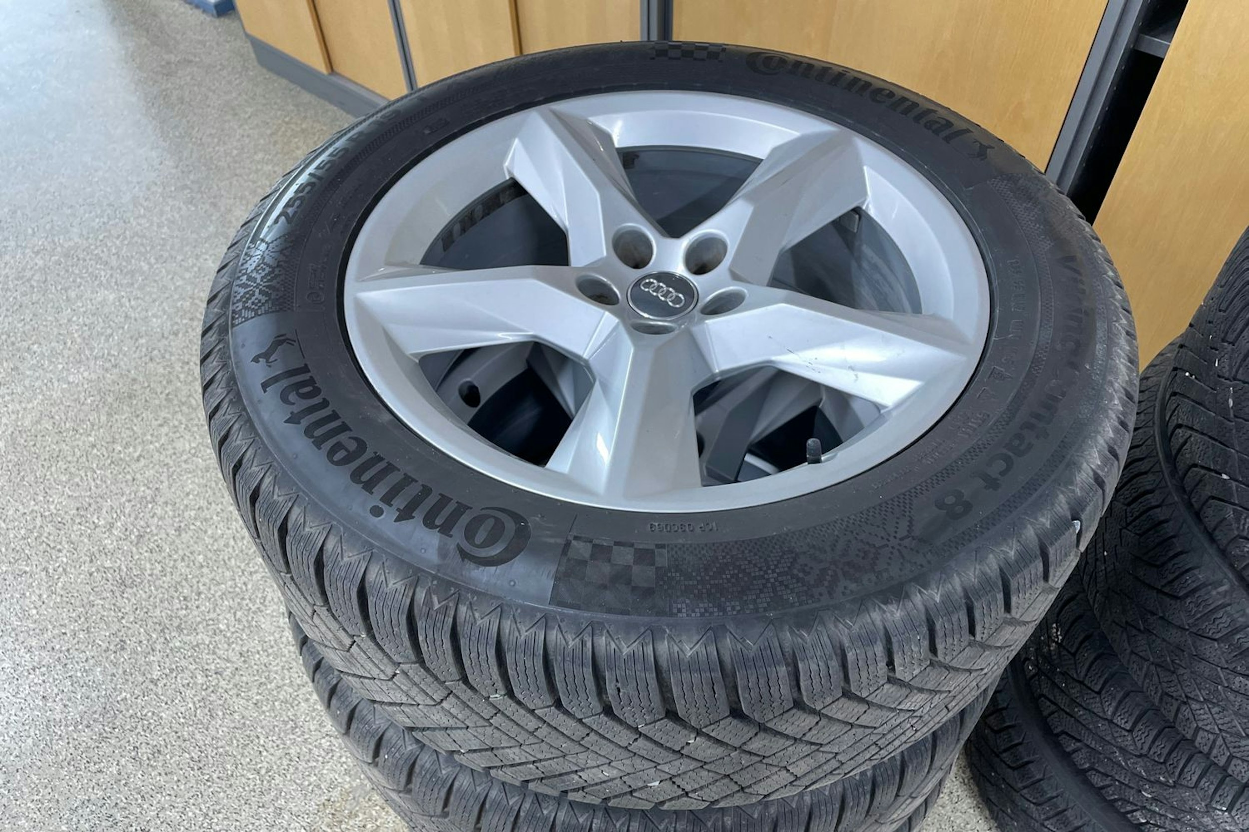 Ruskea (beige) Audi Q7 2016 kuva 13.