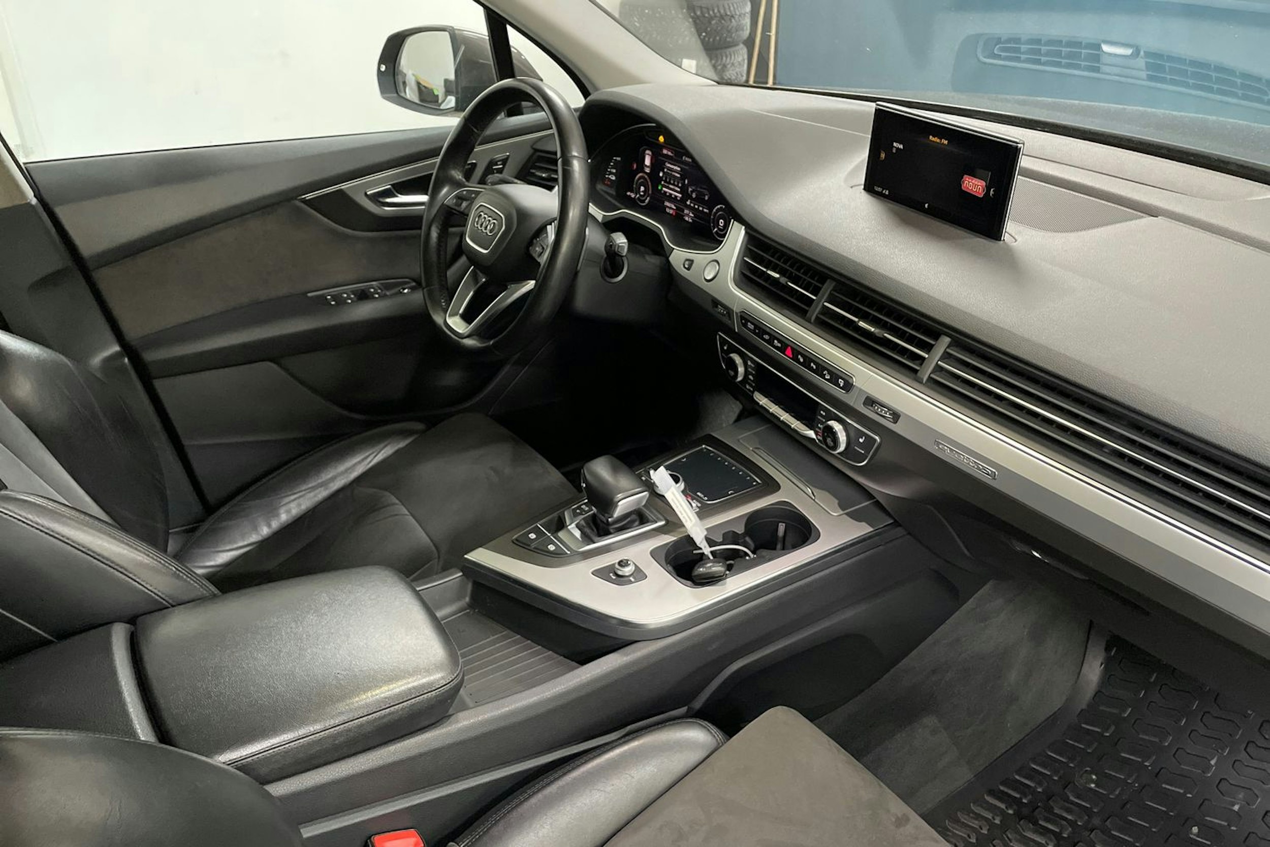 Ruskea (beige) Audi Q7 2016 kuva 15.