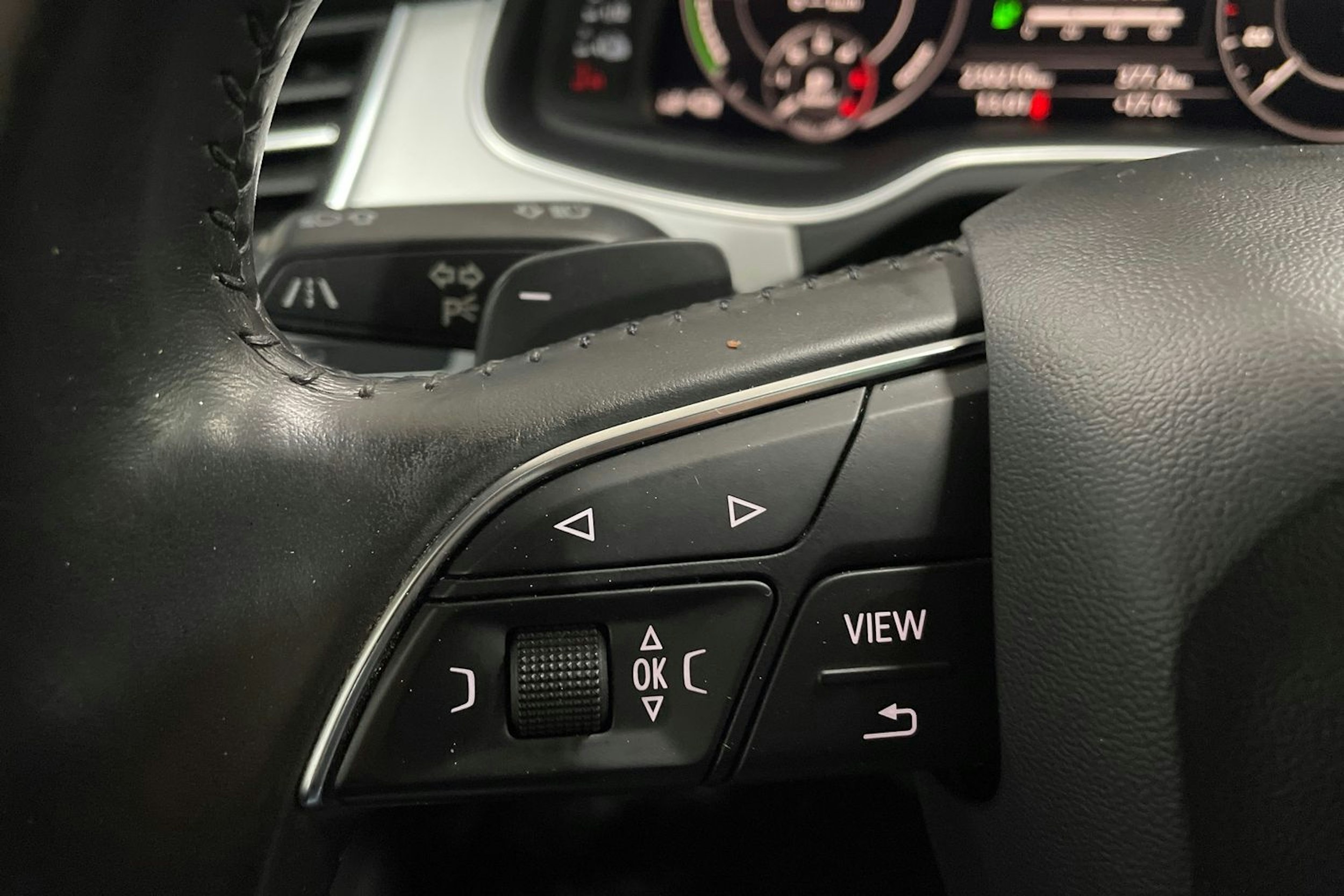 Ruskea (beige) Audi Q7 2016 kuva 25.