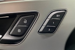 Ruskea (beige) Audi Q7 2016 kuva 27.