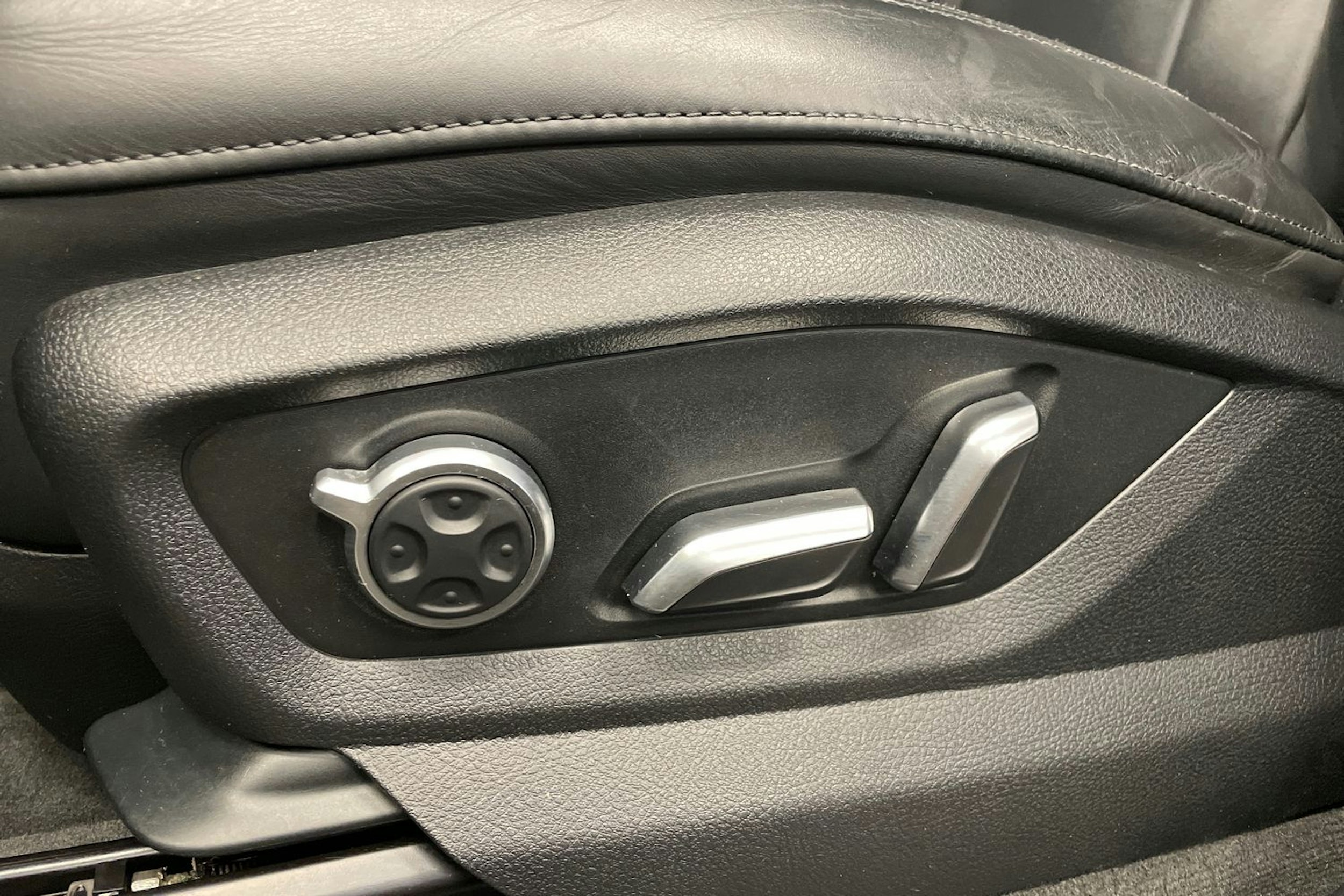 met. ruskea (beige) Audi Q7 2016 kuva 18.