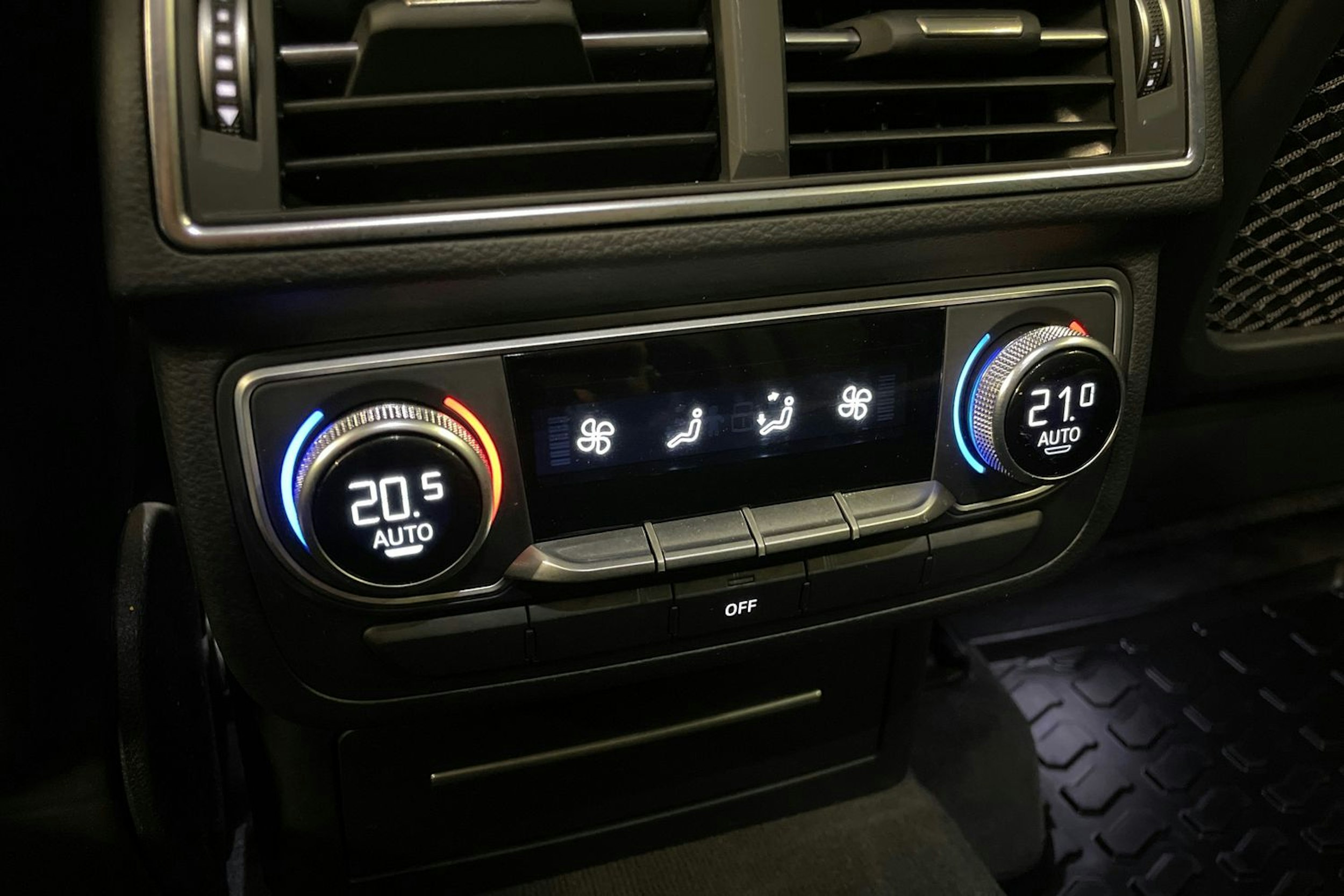 met. ruskea (beige) Audi Q7 2016 kuva 29.