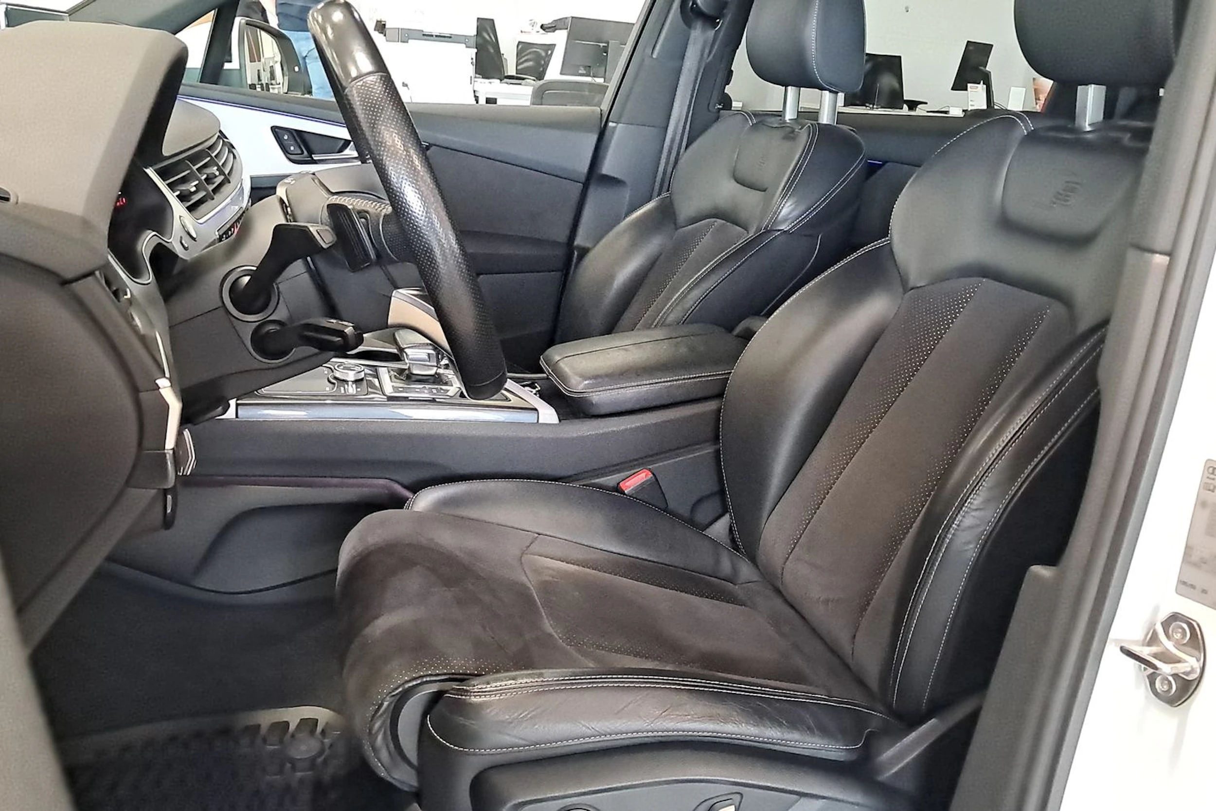 valkoinen Audi Q7 2016 kuva 4.