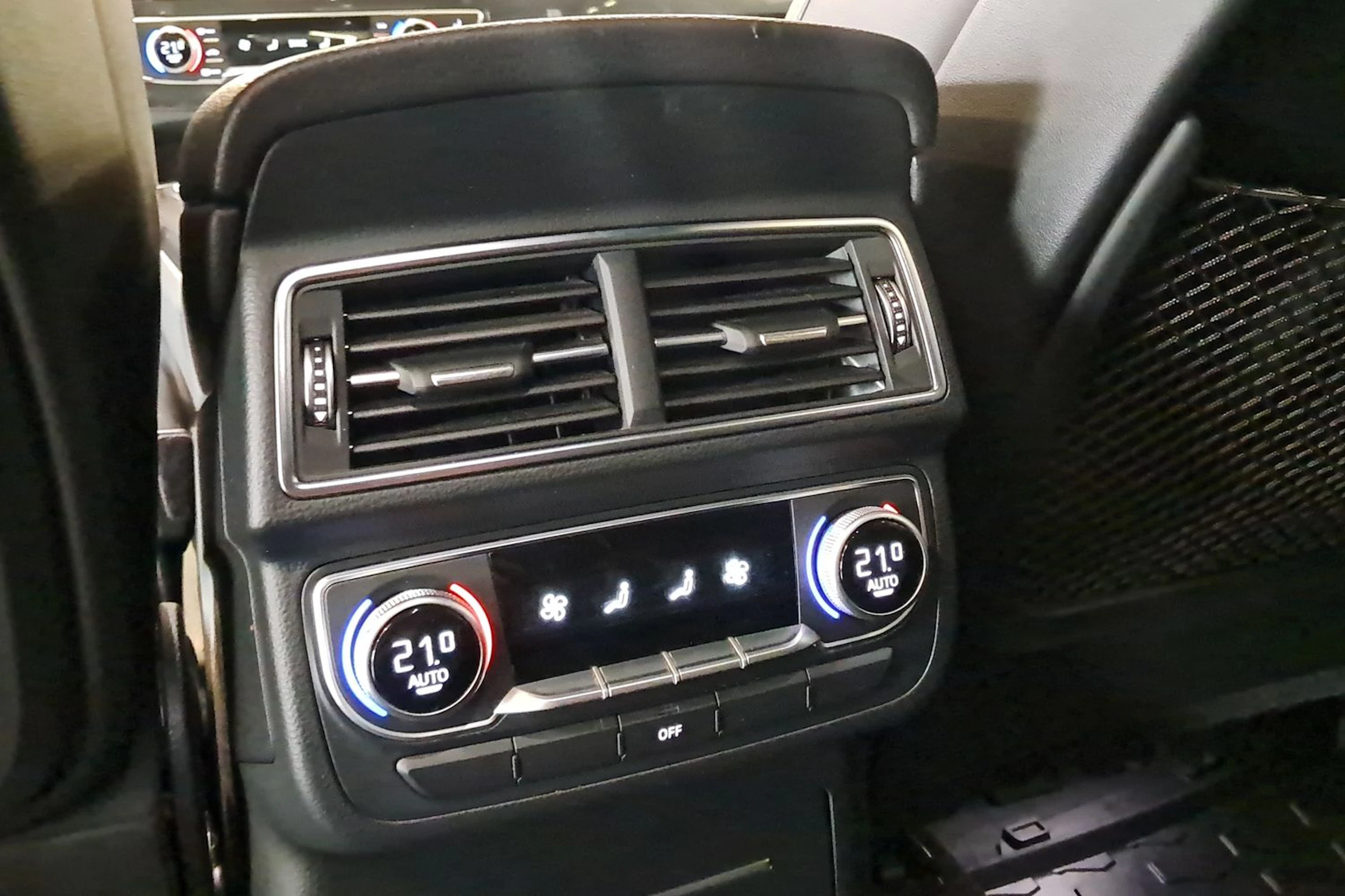 valkoinen Audi Q7 2016 kuva 6.