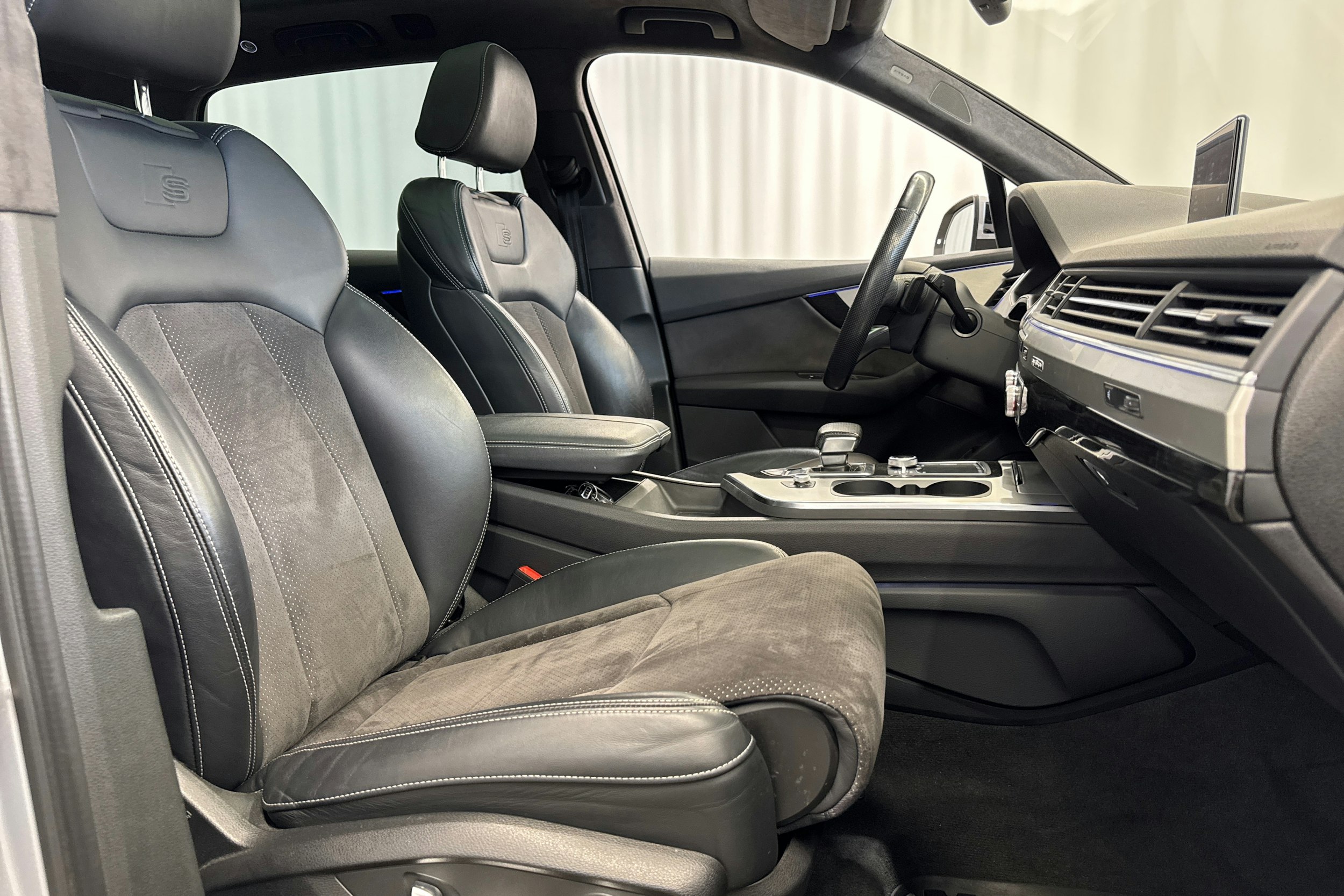hopea Audi Q7 2016 kuva 13.