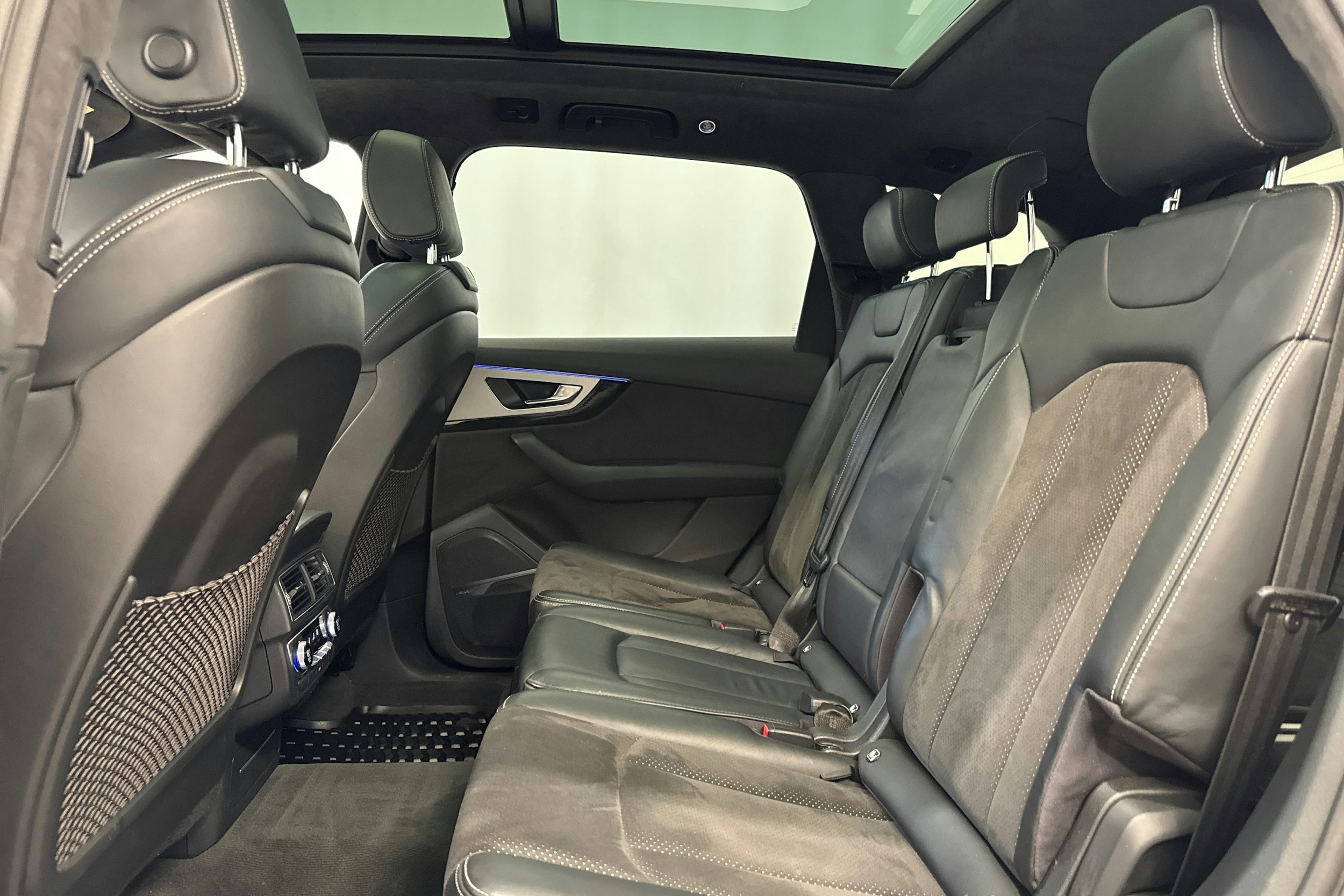 hopea Audi Q7 2016 kuva 16.