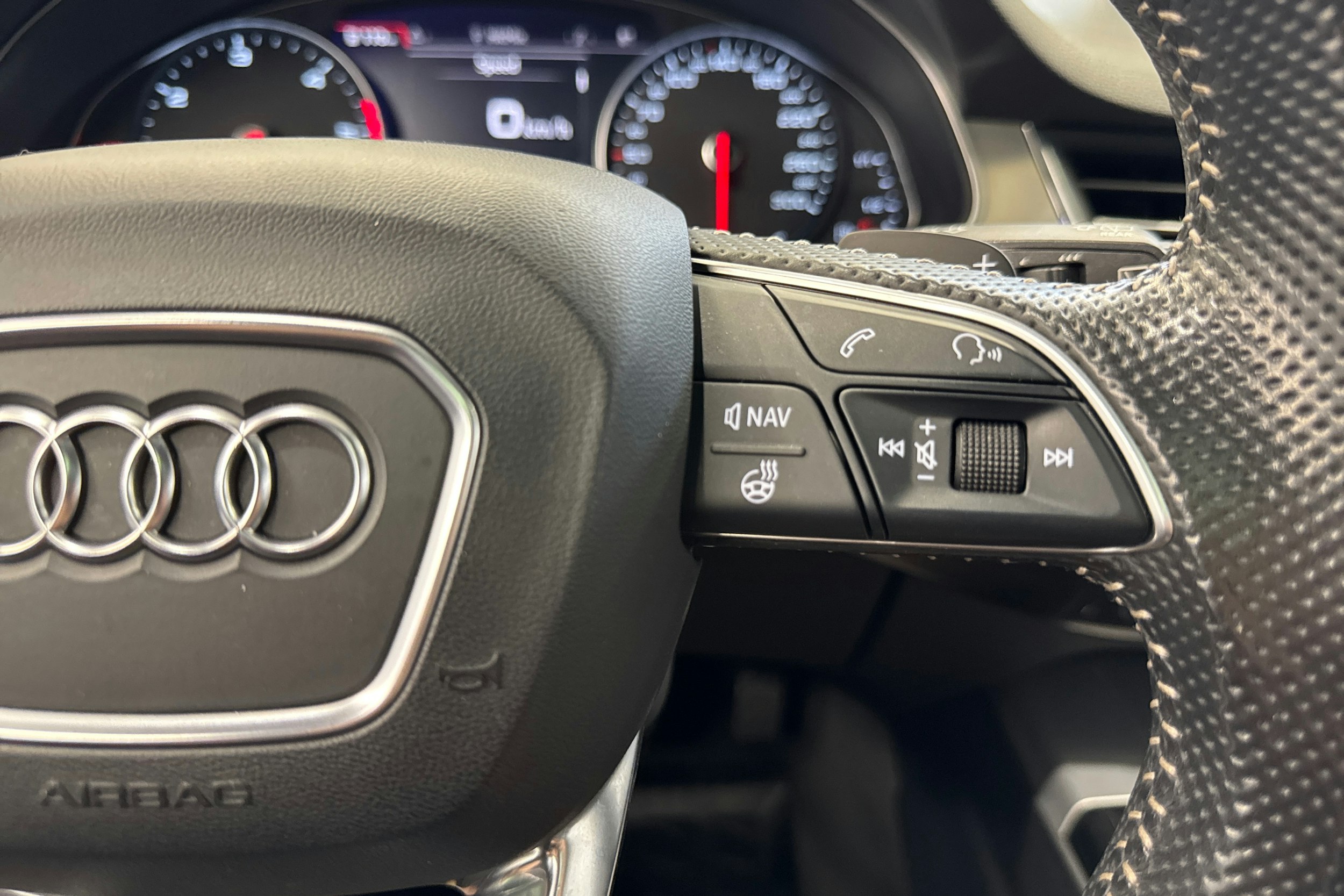 hopea Audi Q7 2016 kuva 19.