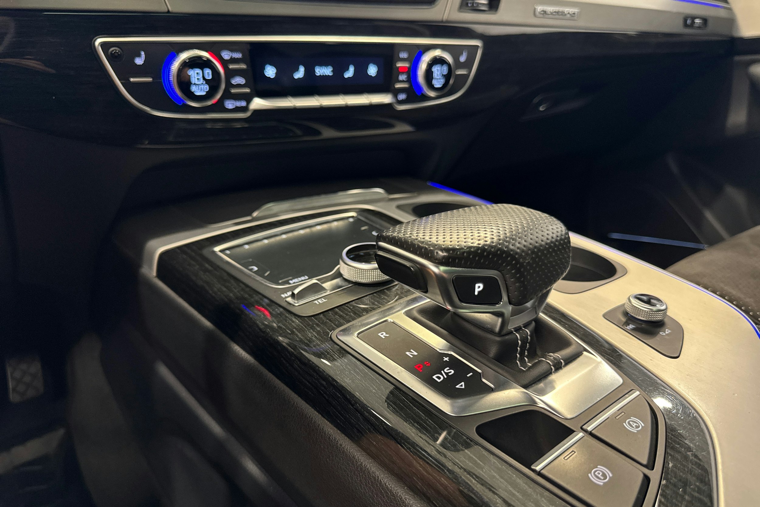 hopea Audi Q7 2016 kuva 25.