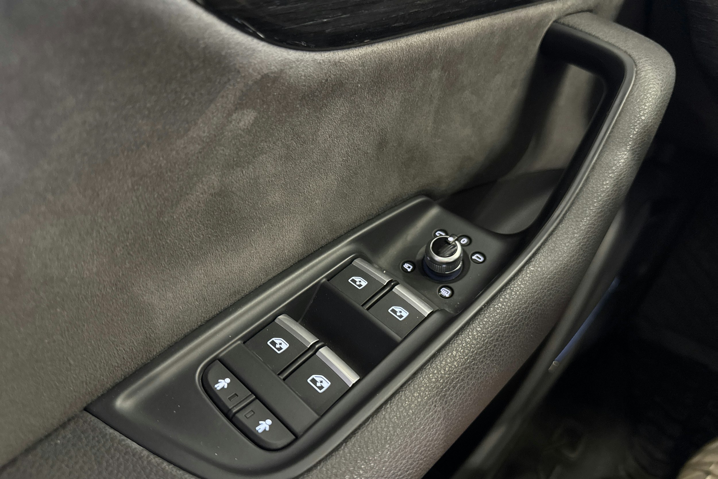 hopea Audi Q7 2016 kuva 26.