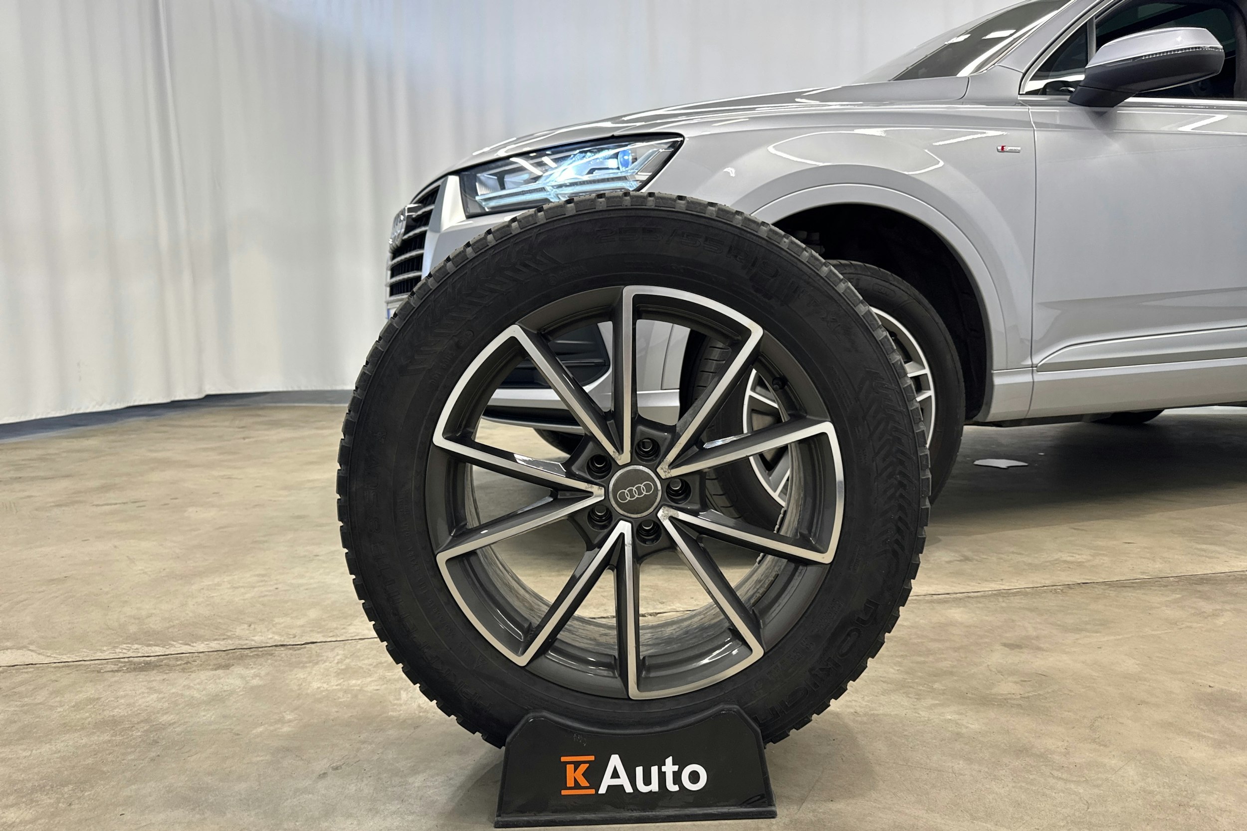 hopea Audi Q7 2016 kuva 37.