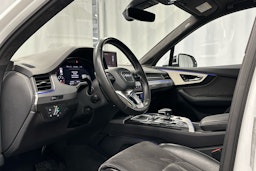 valkoinen Audi Q7 2016 kuva 6.