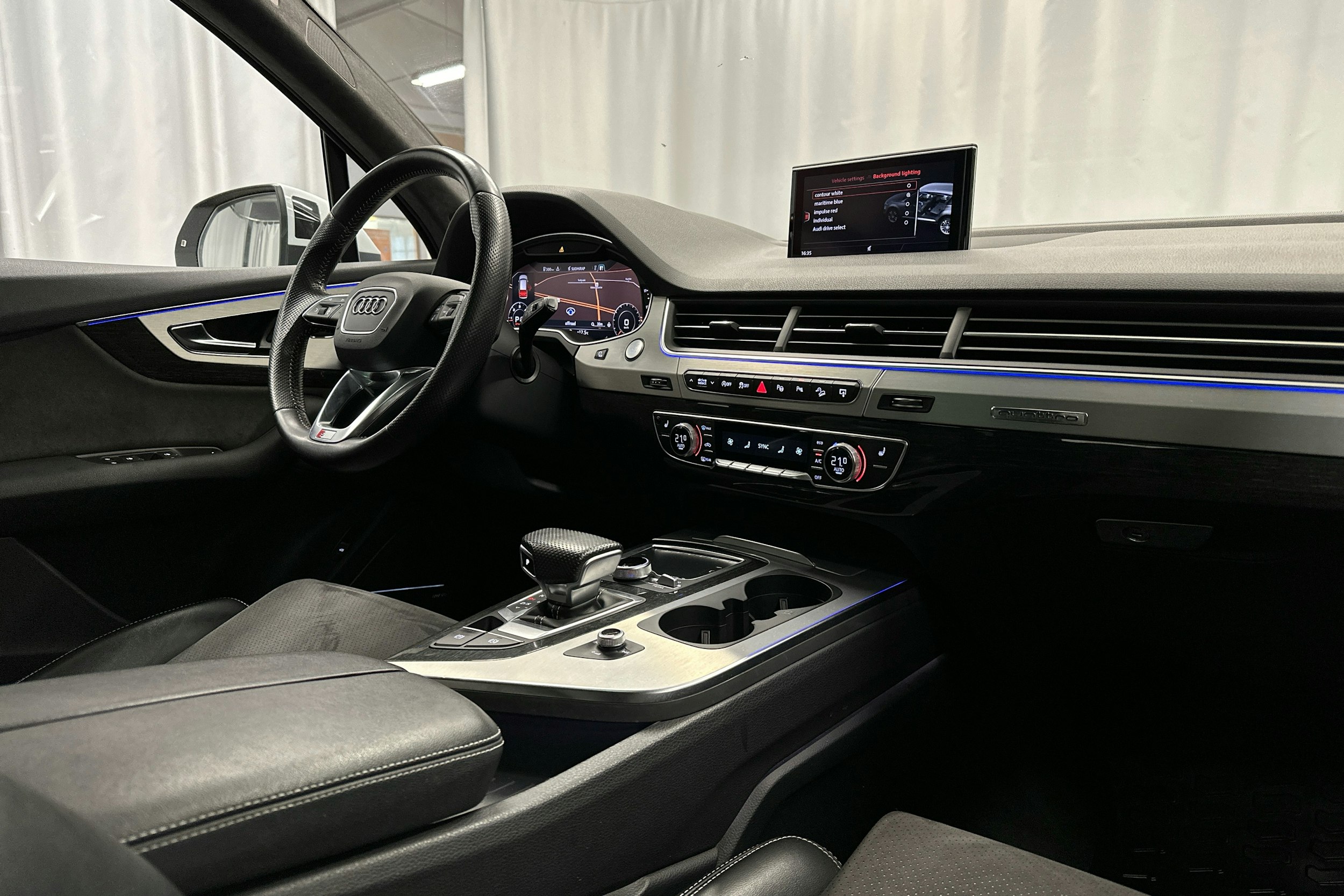 valkoinen Audi Q7 2016 kuva 7.